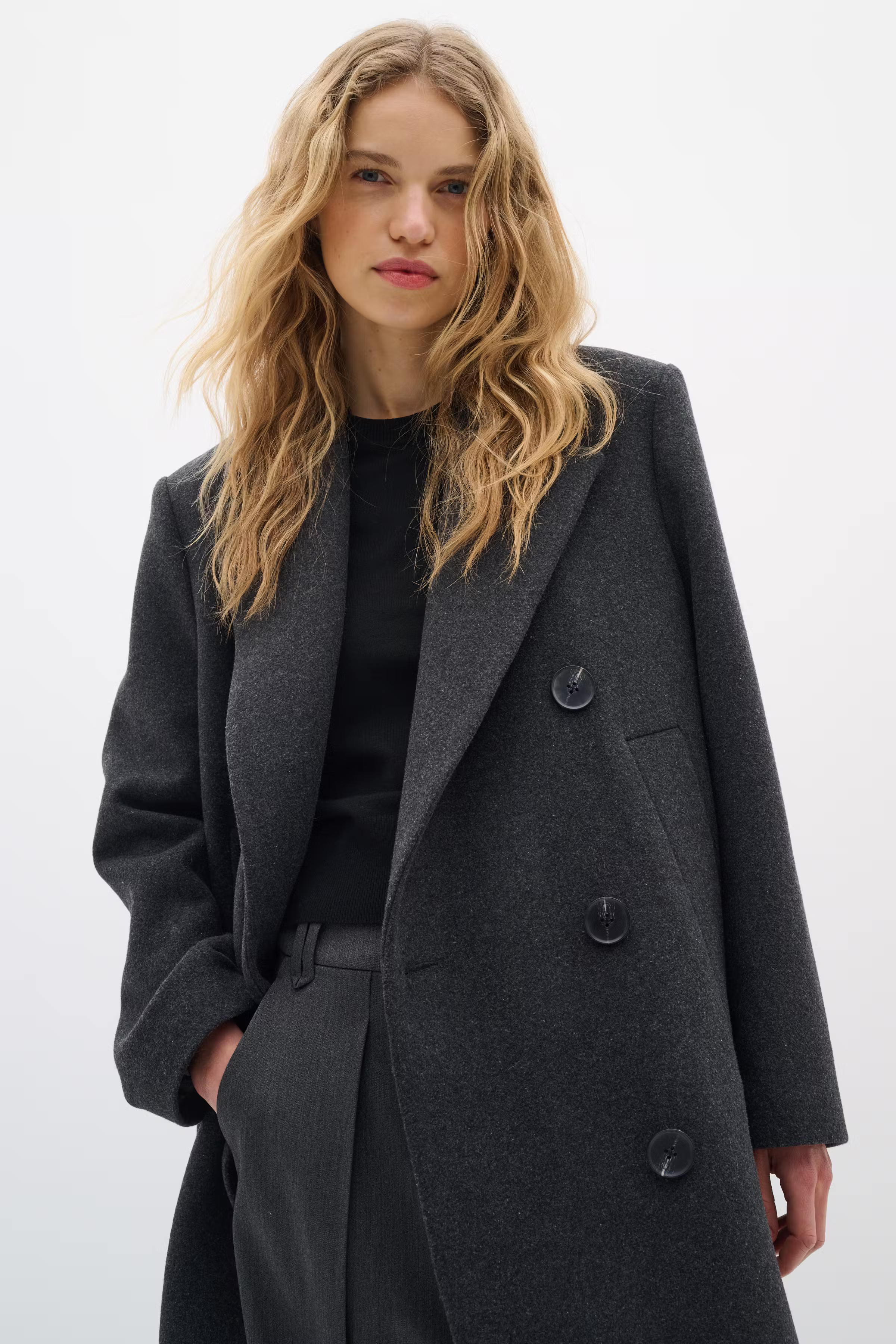 YunahIW Mantel LOOKBOOK FRONT 30110610-300596