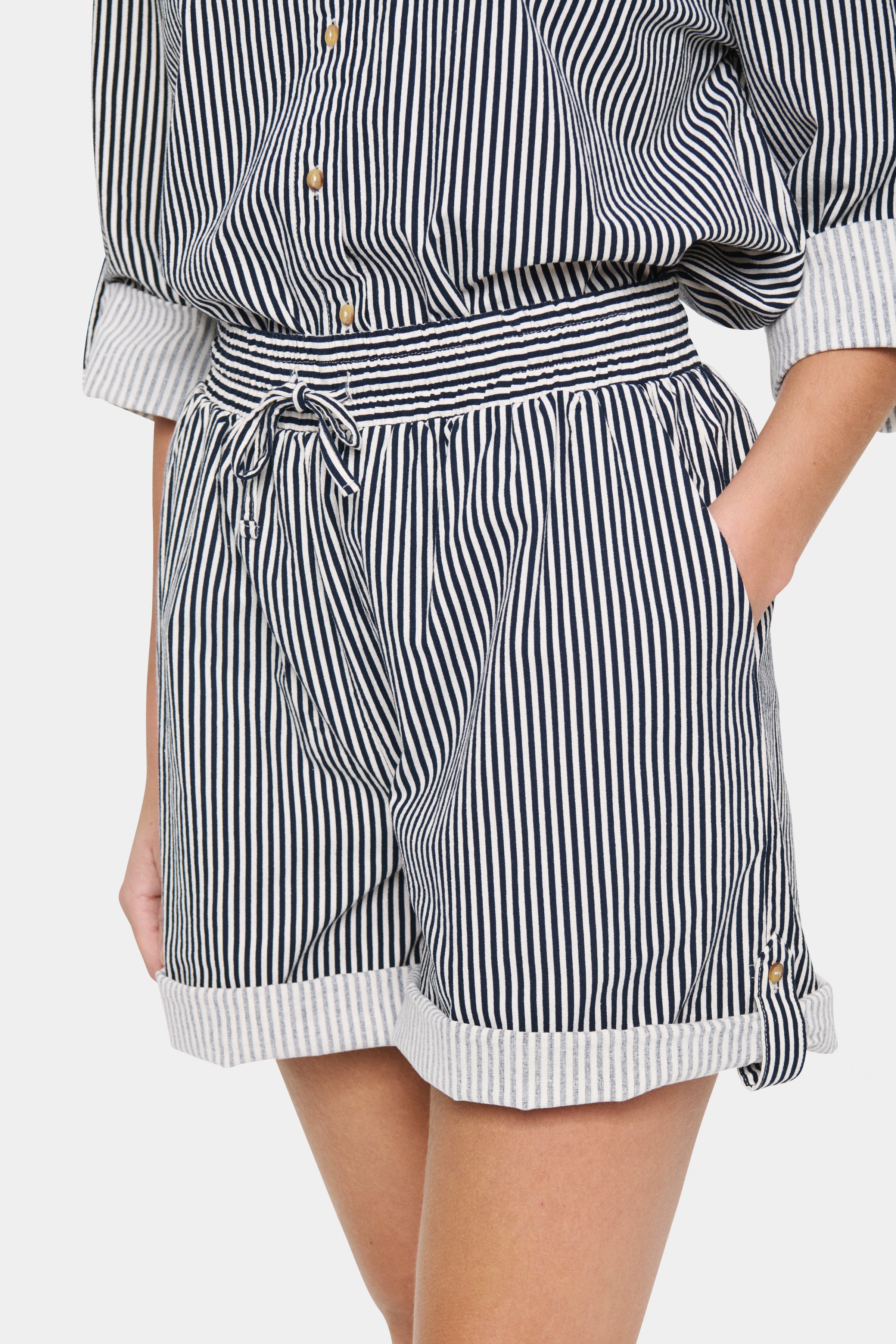 ZalindaSZ Shorts LOOKBOOK DETAIL 30513891-303492