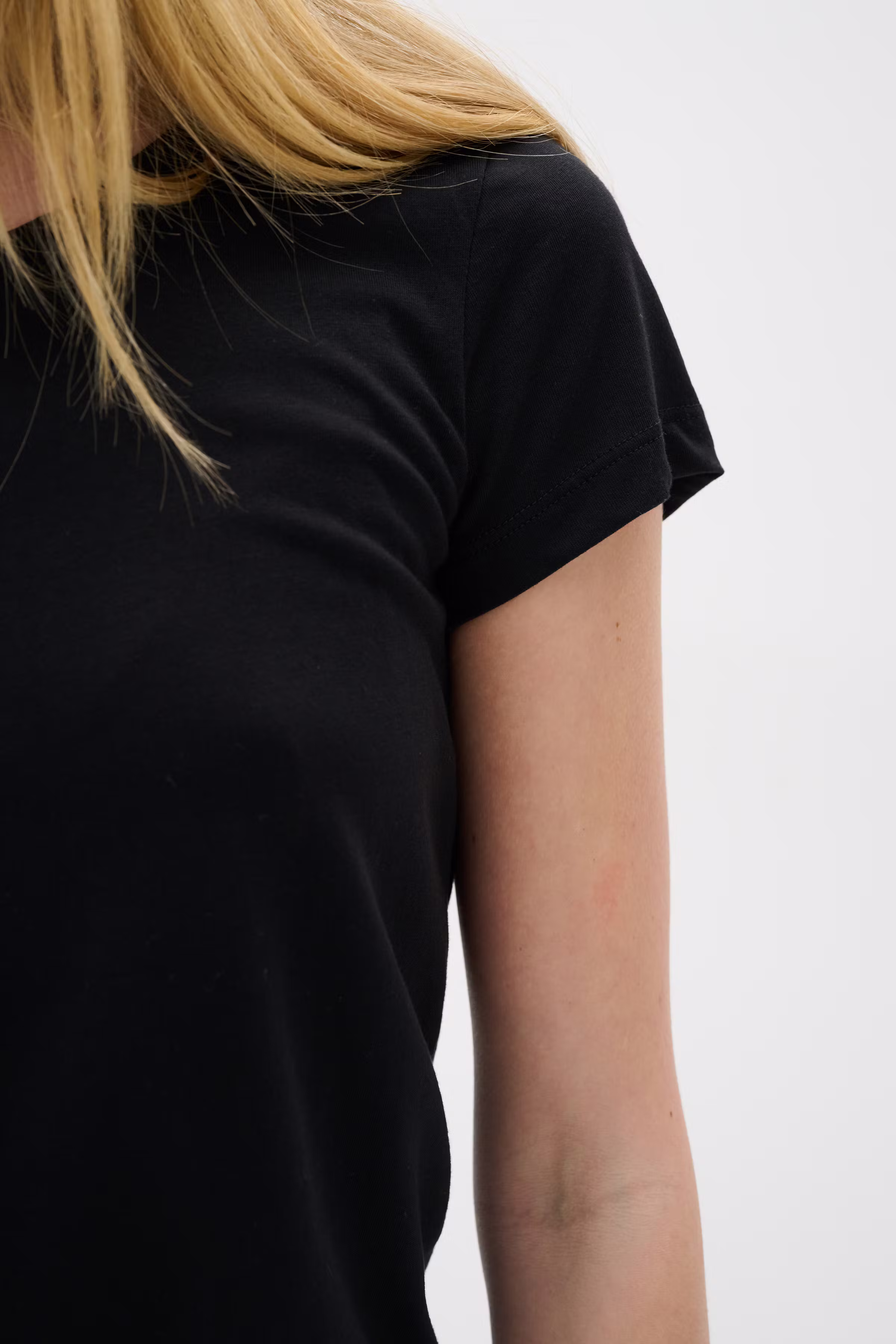 RenaIW T-shirt LOOKBOOK DETAIL 30100782-10050