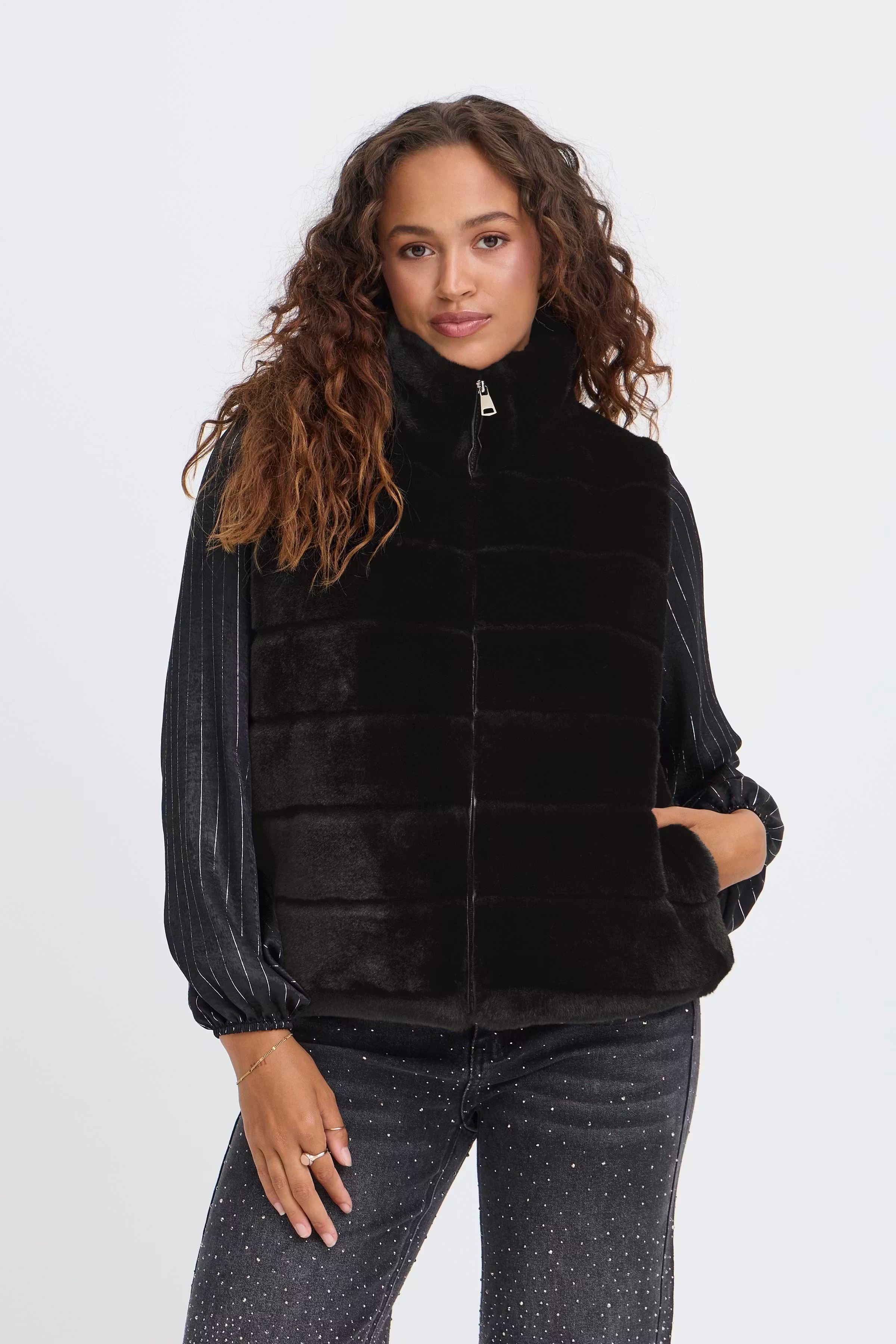 SBMELLA Vest LOOKBOOK FRONT 22101096-190303