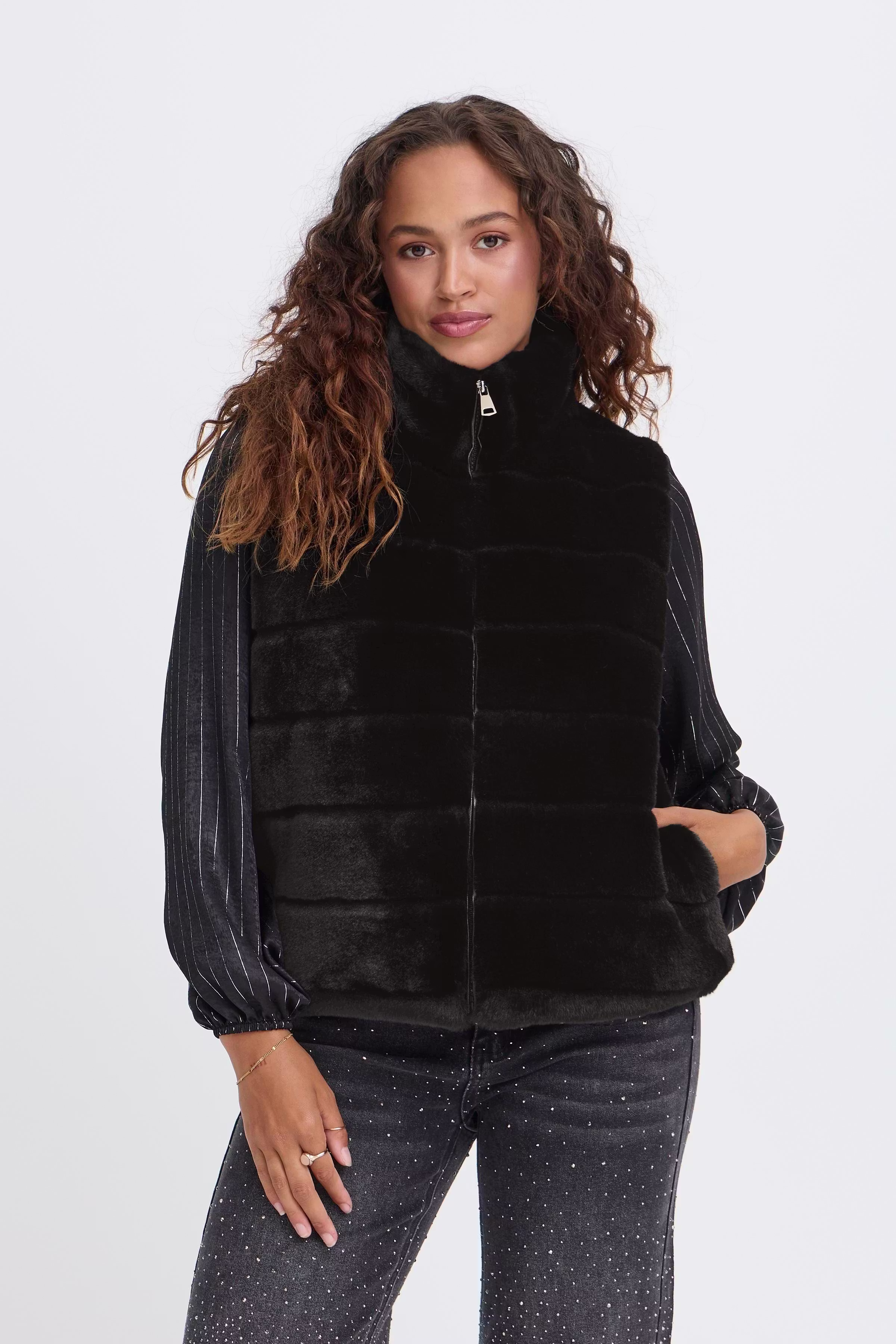 SBMELLA Vest LOOKBOOK FRONT 22101096-190303