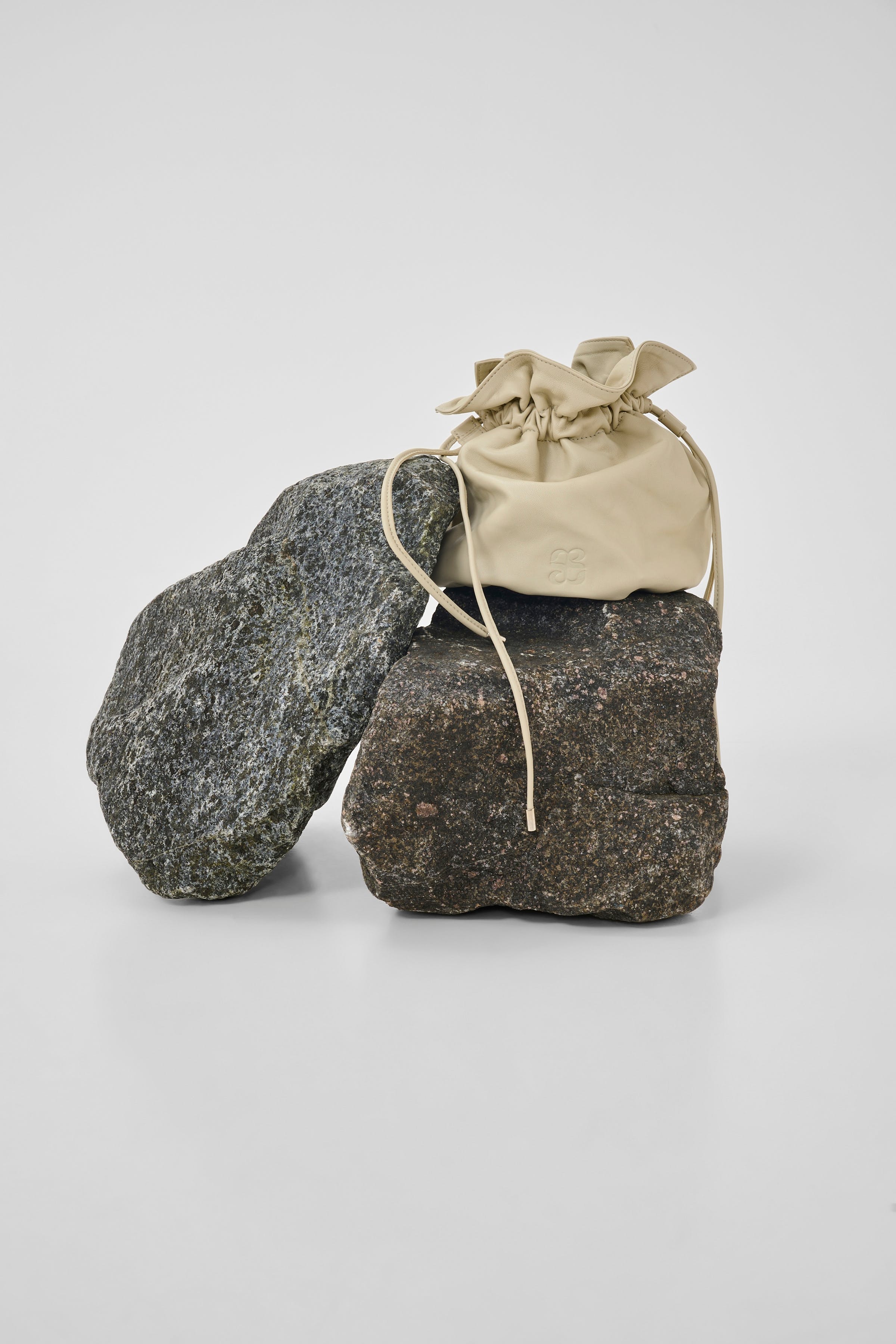 MWZilla Bucket veske i skinn LOCATION NONE 10705532-109321