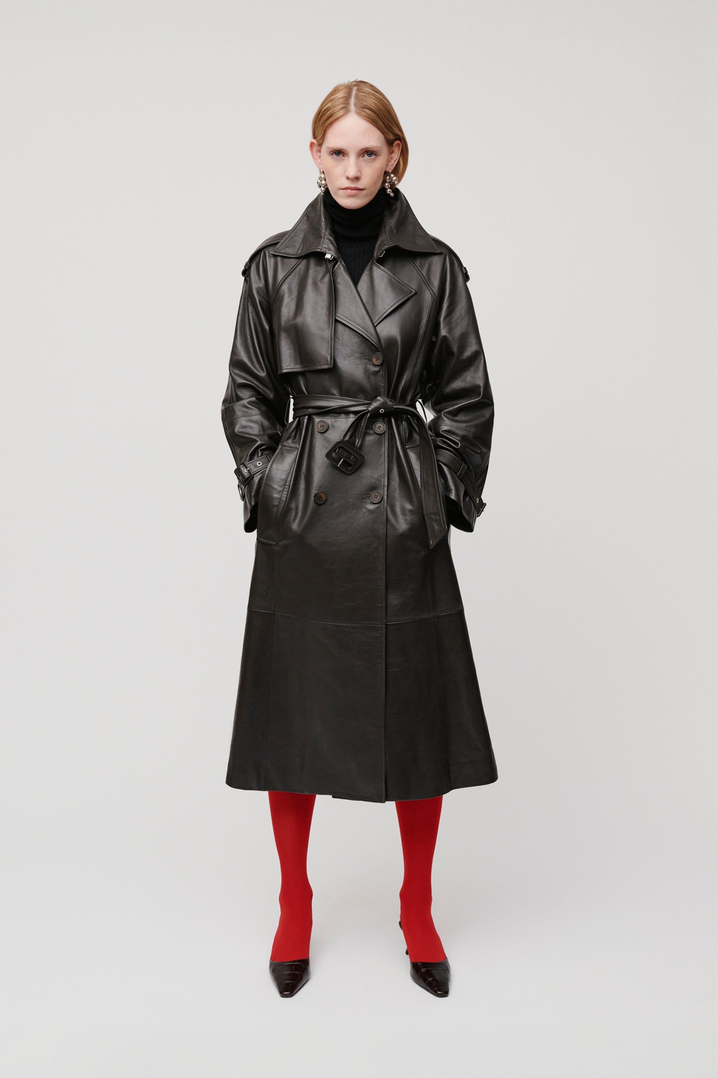 LINDA MANTEL LOOKBOOK FRONT 30600685-BR289