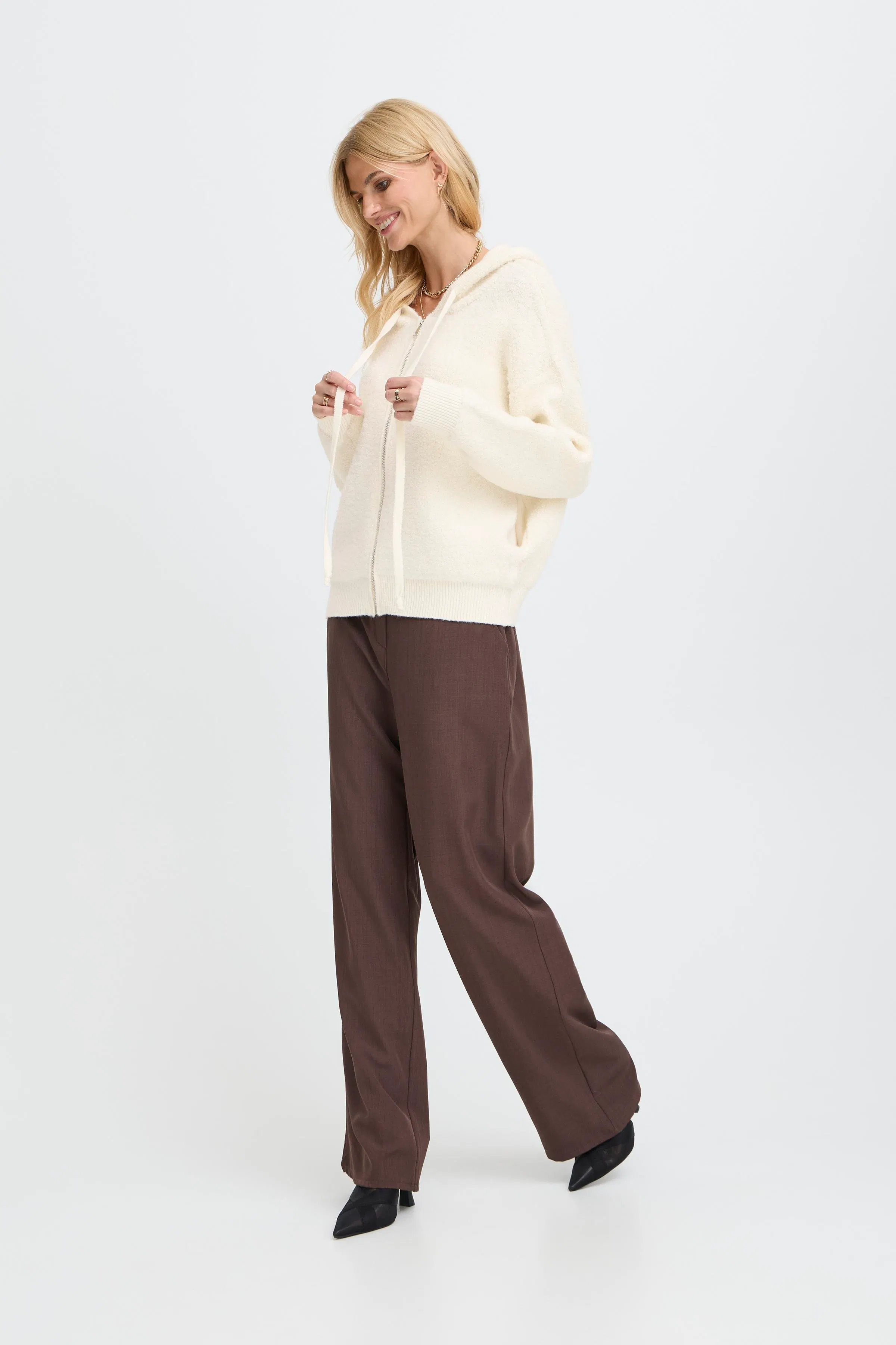 SBREINE Cardigan LOOKBOOK FRONT 22101079-110105