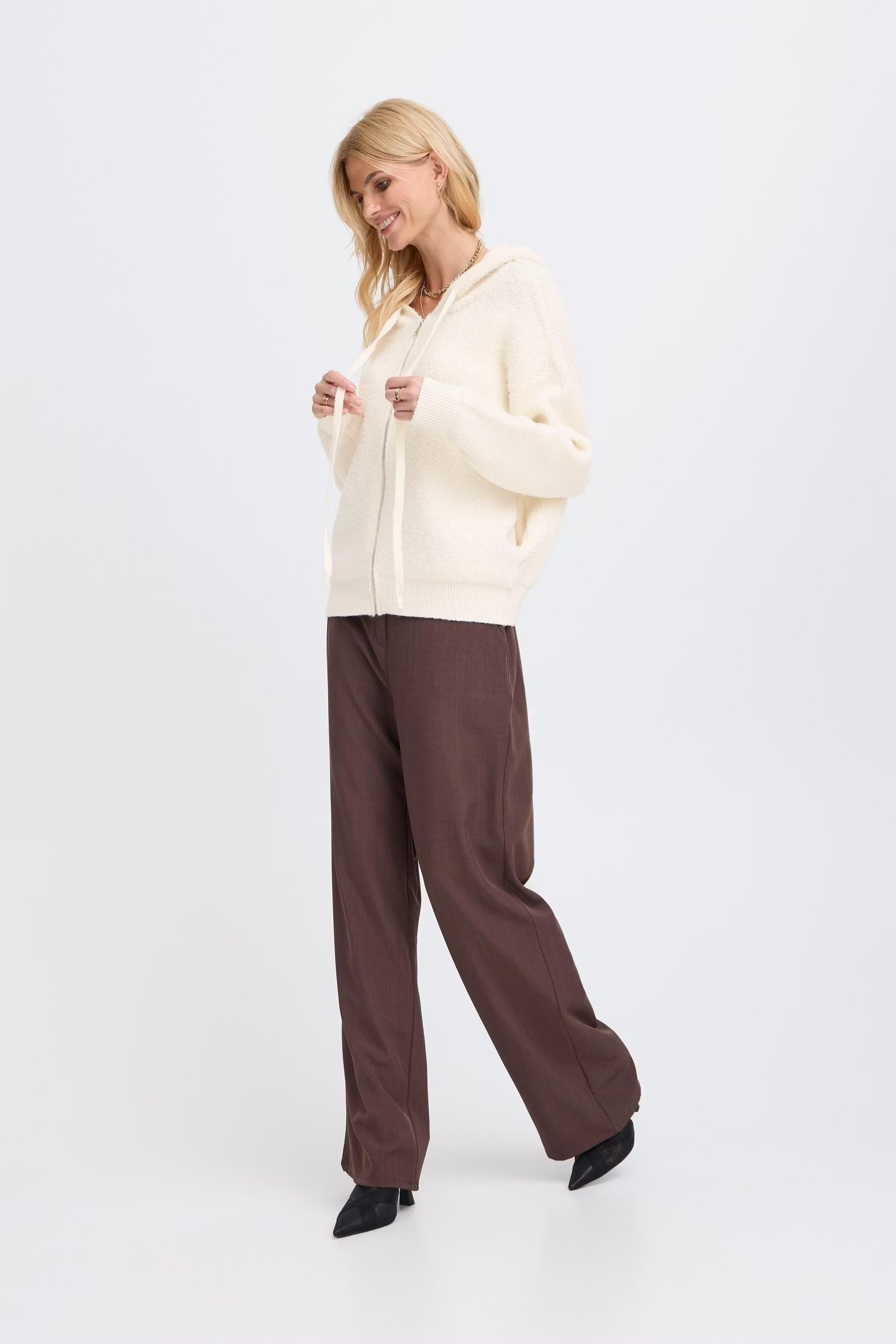 SBREINE Cardigan LOOKBOOK FRONT 22101079-110105