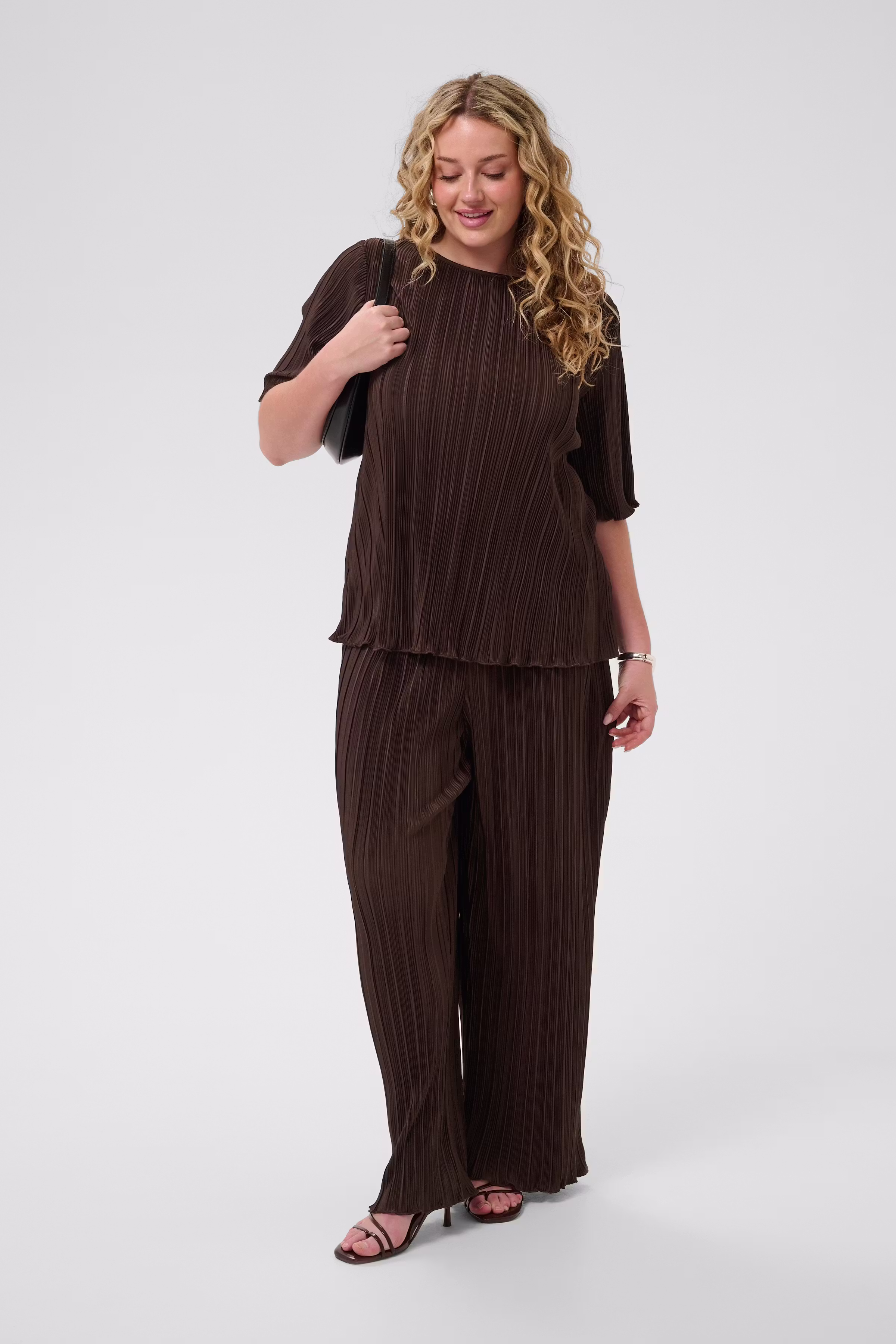 KCirina T-shirt LOOKBOOK FRONT 10584624-190915