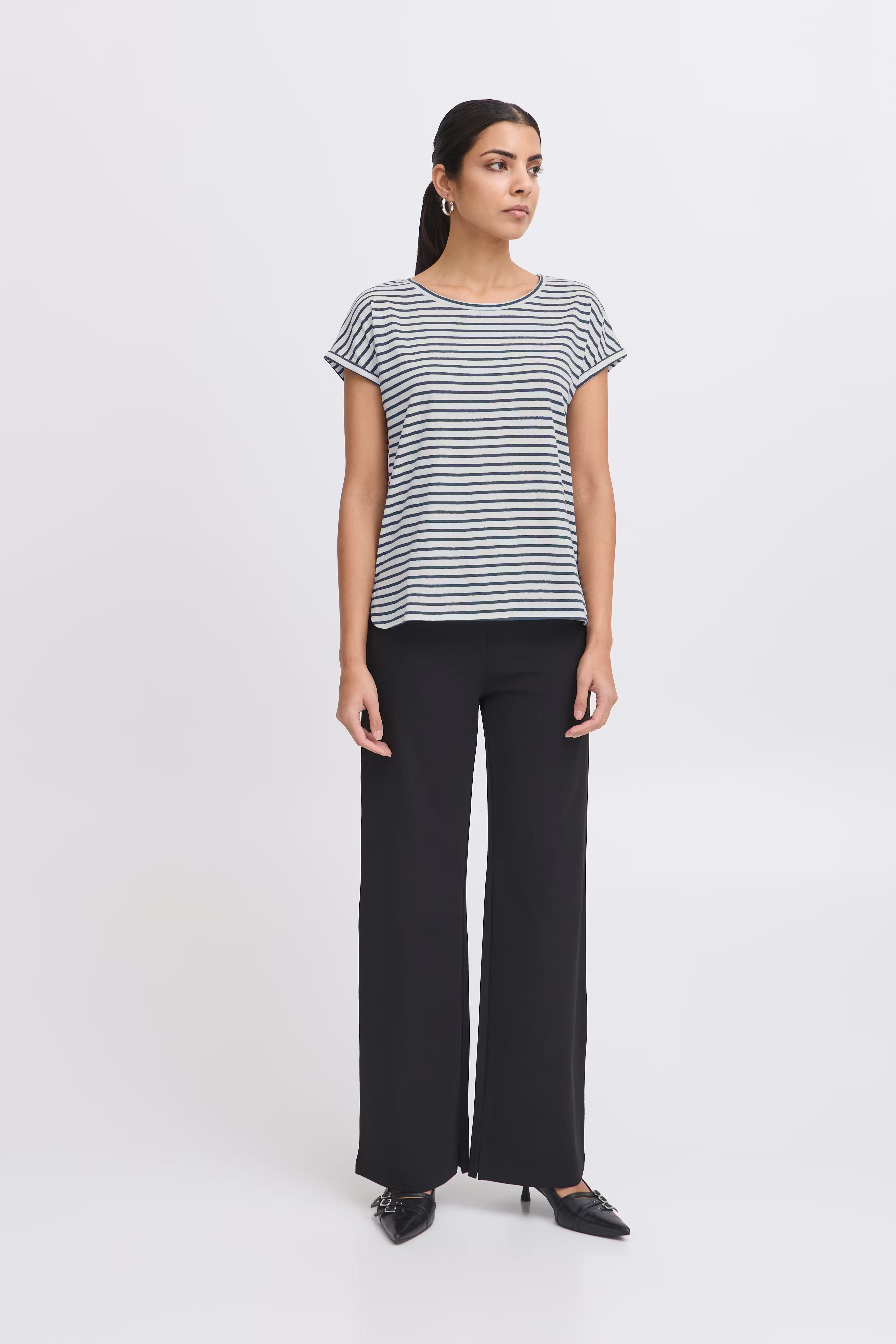 IHYULIETTA T-shirt LOOKBOOK FRONT 20120227-202860