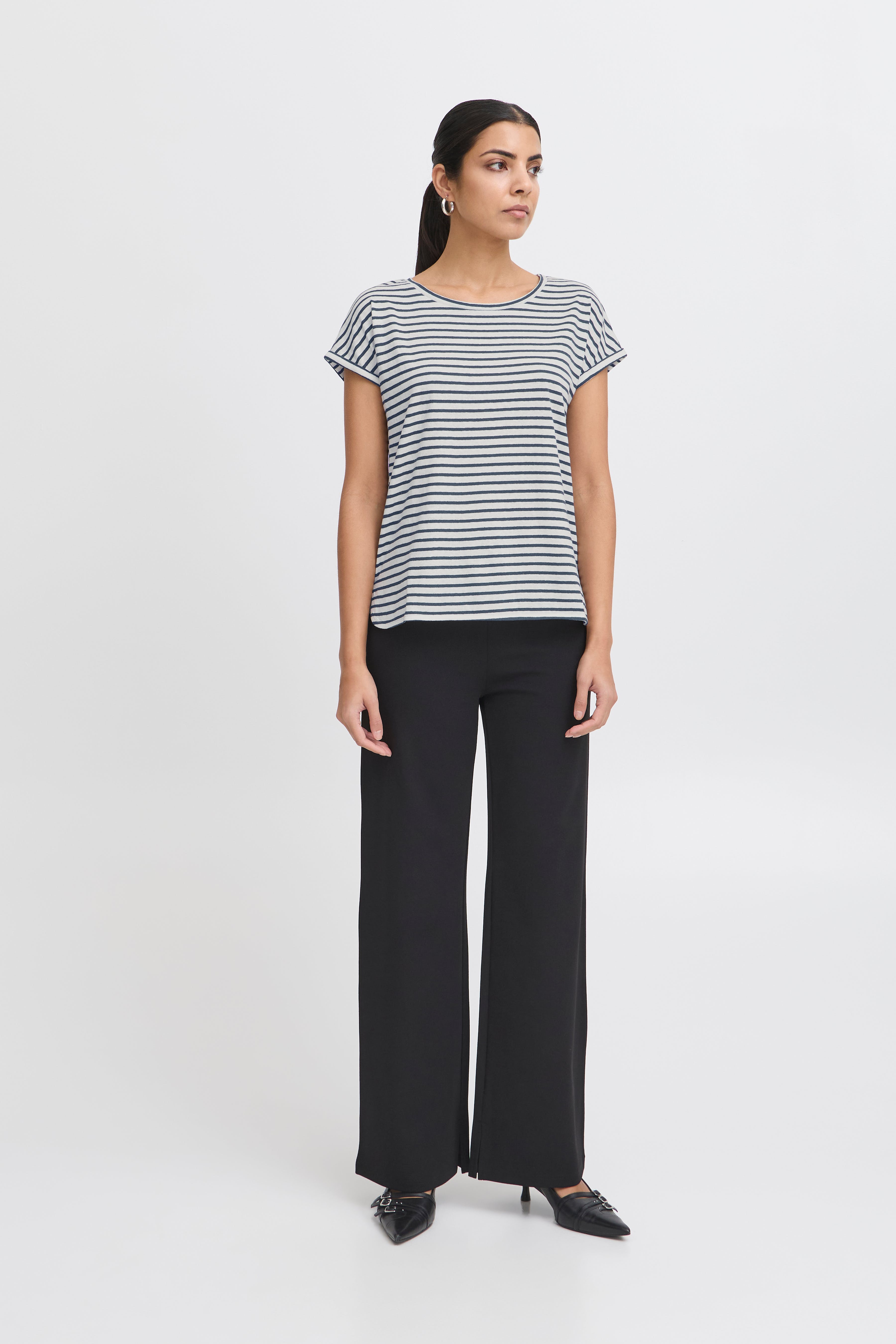 IHYULIETTA T-shirt LOOKBOOK FRONT 20120227-202860