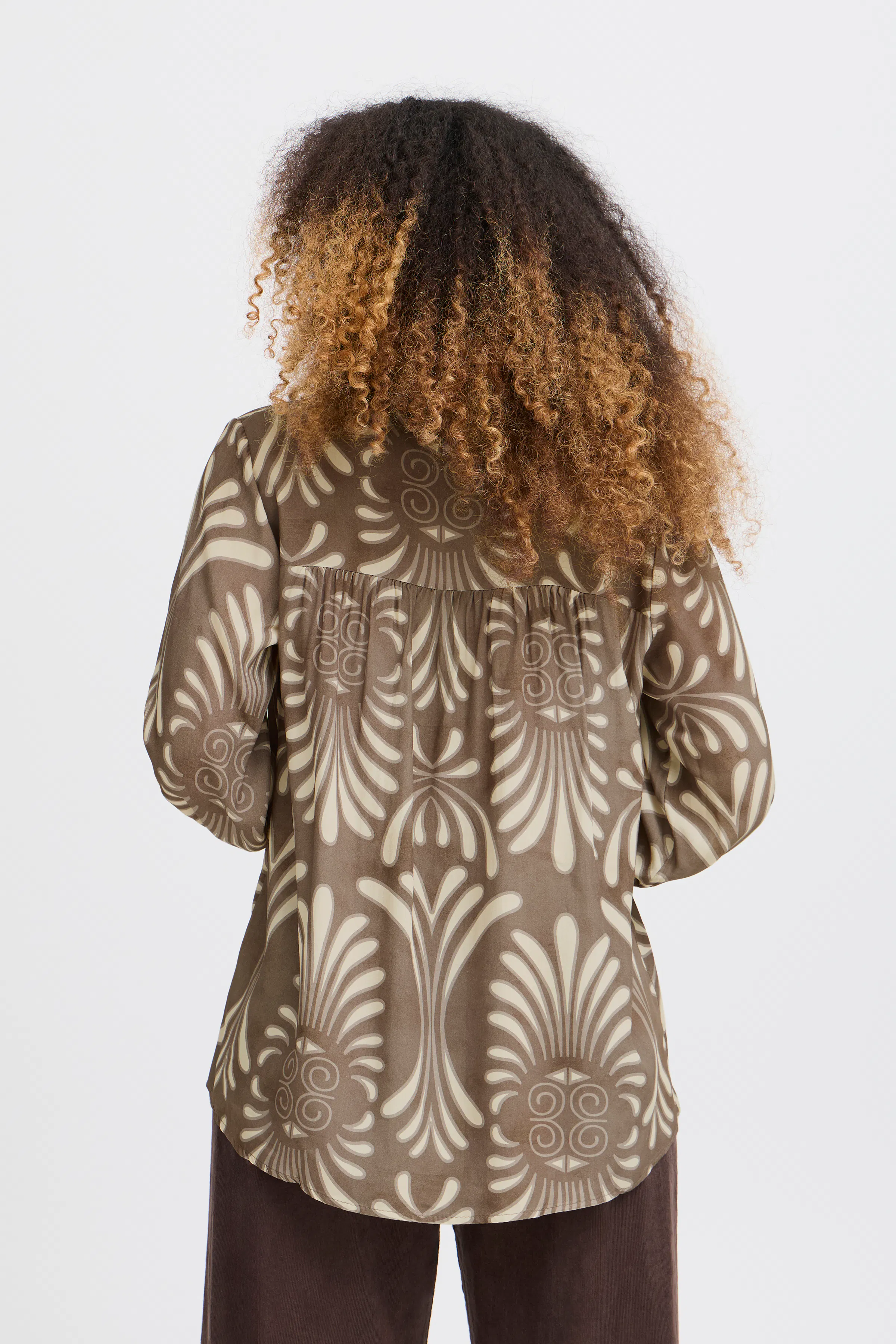 SBROYALE Blouse LOOKBOOK BACK 22100732-170909