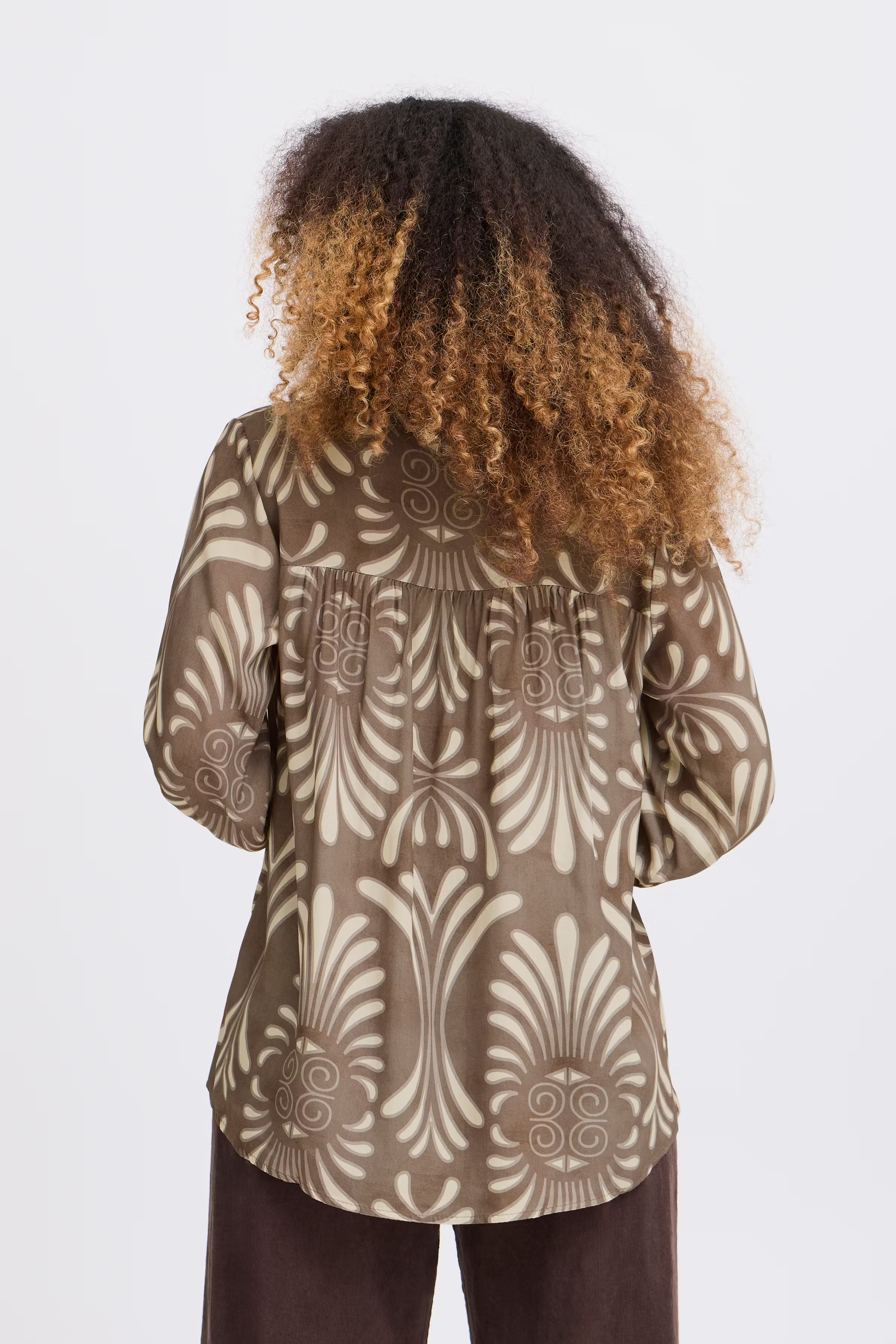 SBROYALE Bluse LOOKBOOK BACK 22100732-170909