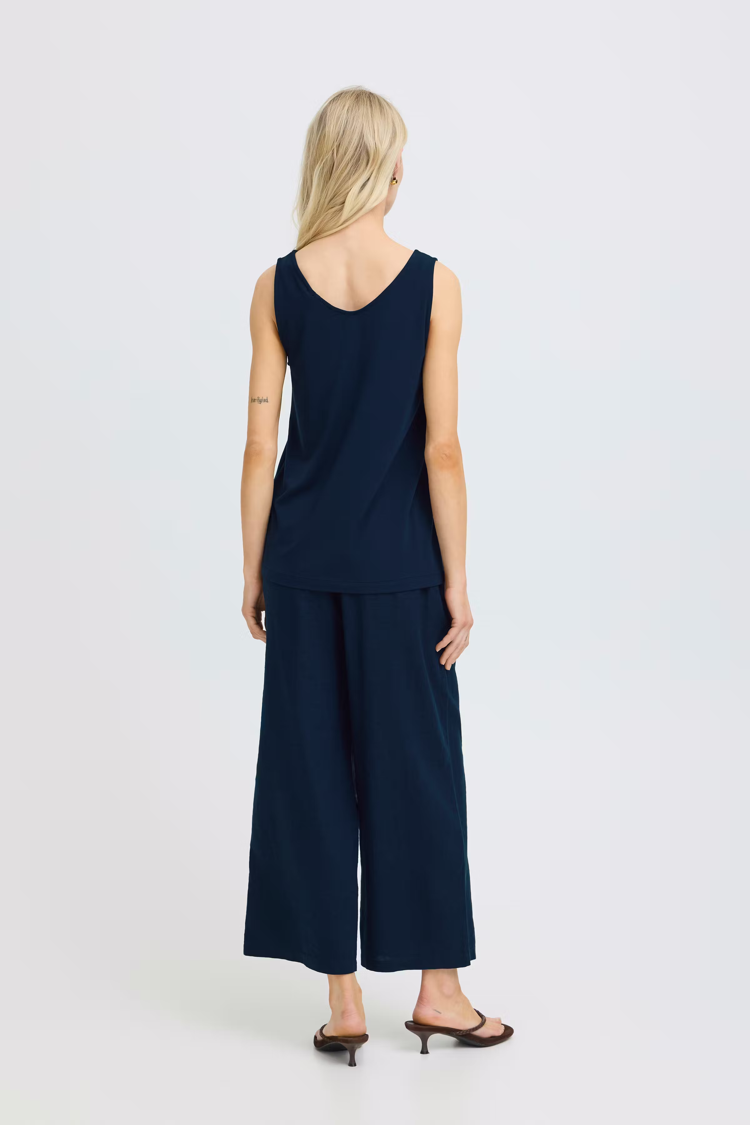 BYREXIMA Top LOOKBOOK BACK 20806231-194020