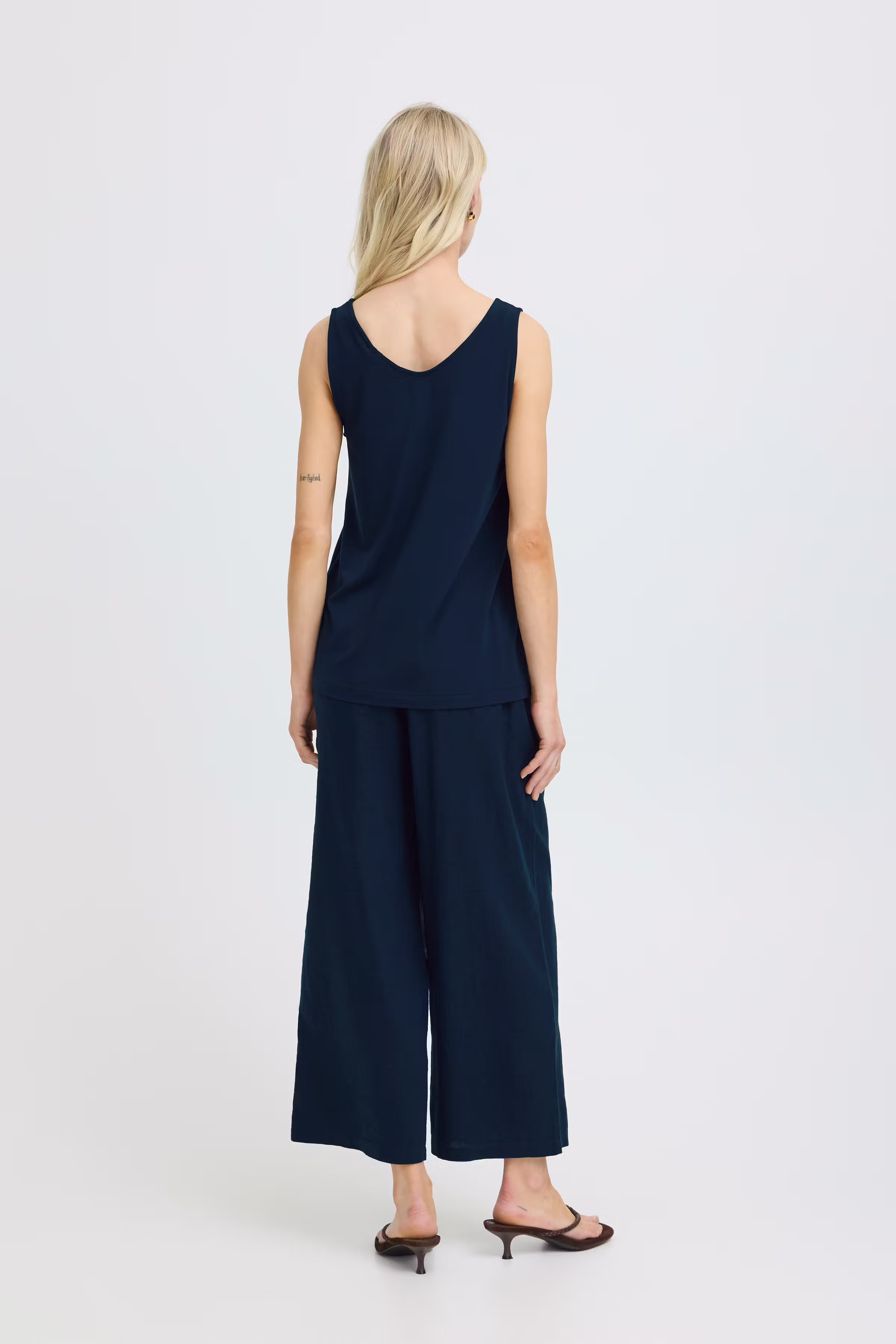 BYREXIMA Top LOOKBOOK BACK 20806231-194020