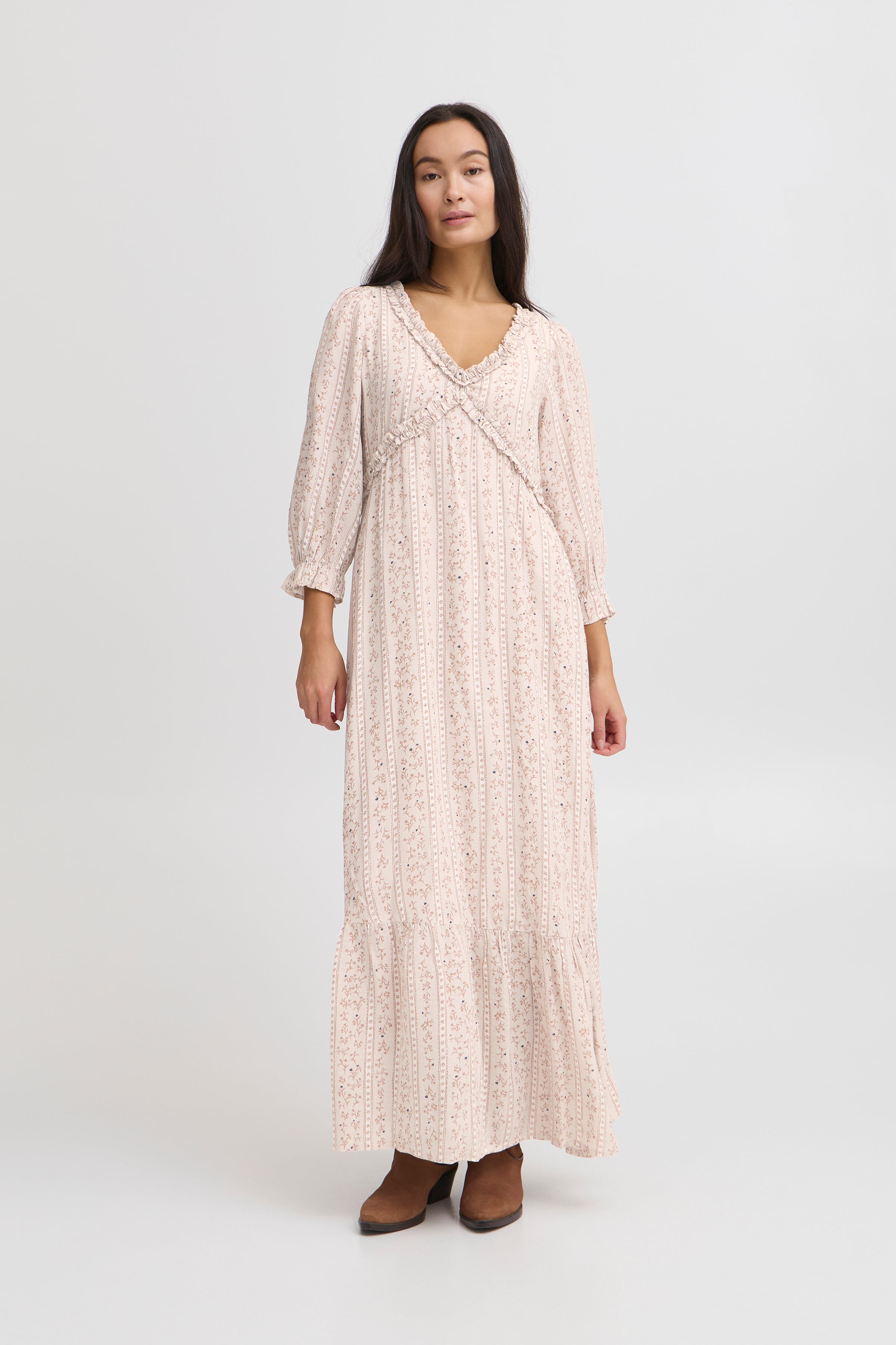 IRSALLY Kjole LOOKBOOK FRONT 20122767-130905