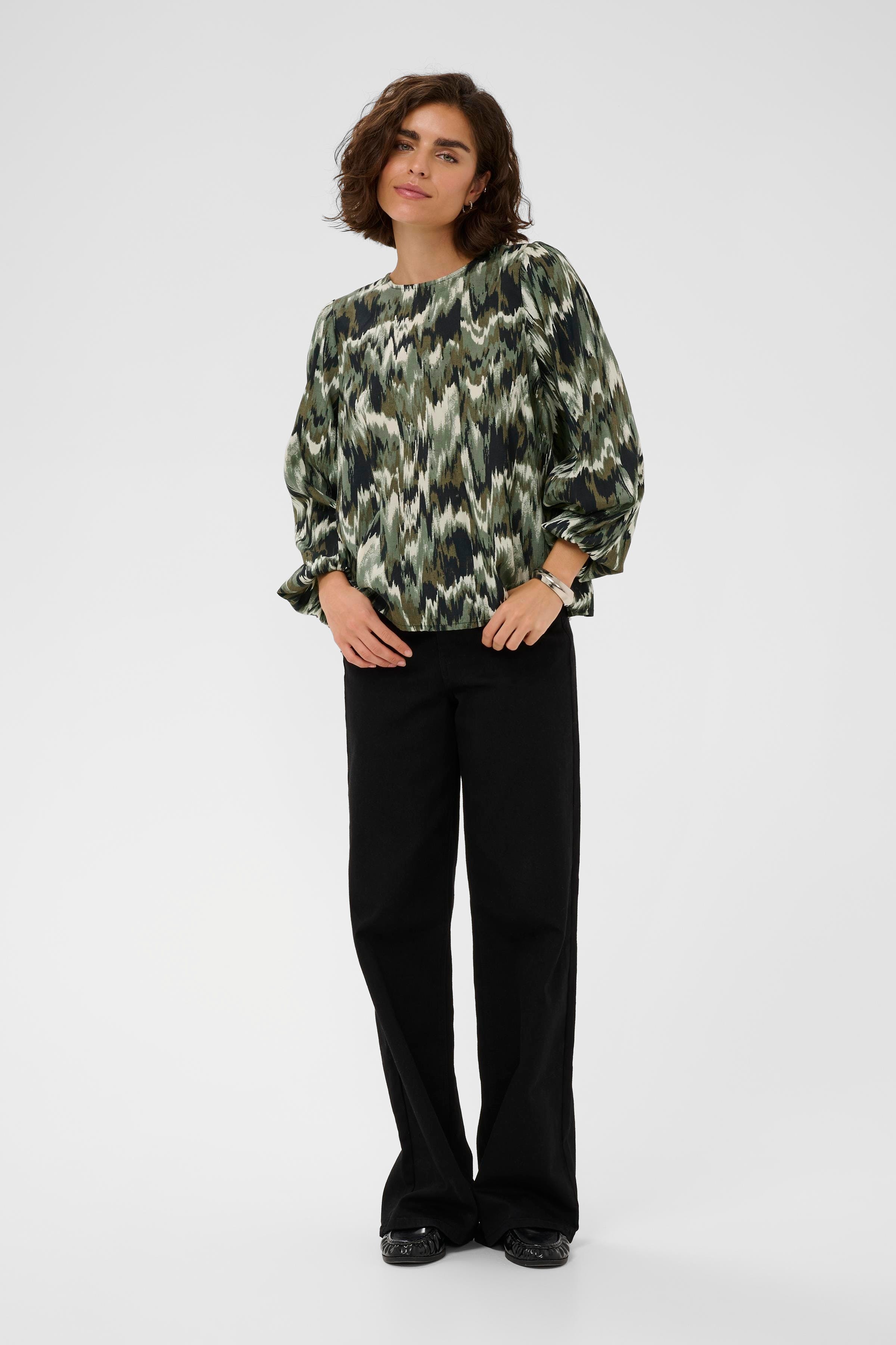 KAkia Bluse LOOKBOOK FRONT 10511179-108748