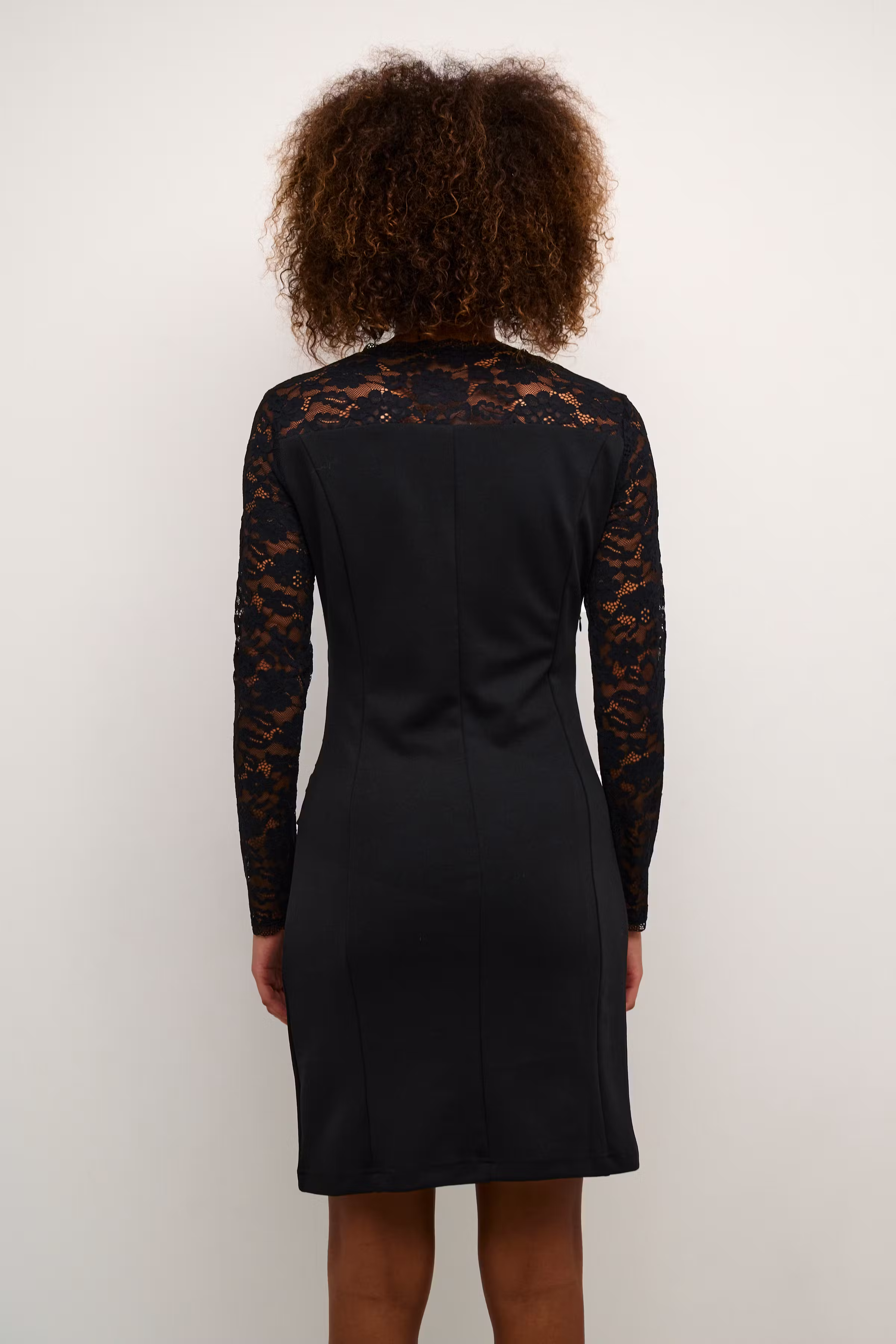 KAlara Kantenjurk LOOKBOOK FRONT 10508109-100121