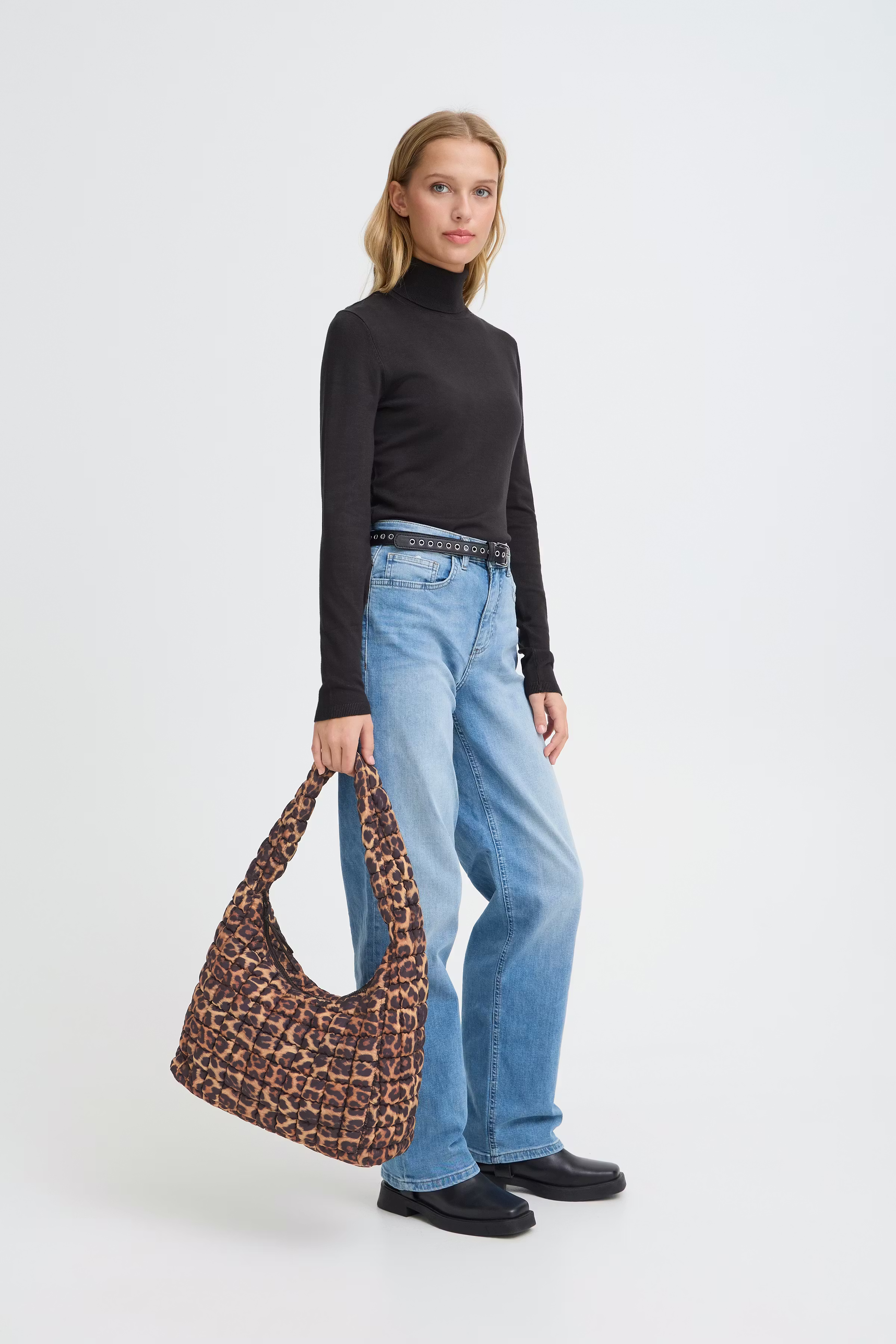 IAALIS Veske LOOKBOOK FRONT 20125301-194008