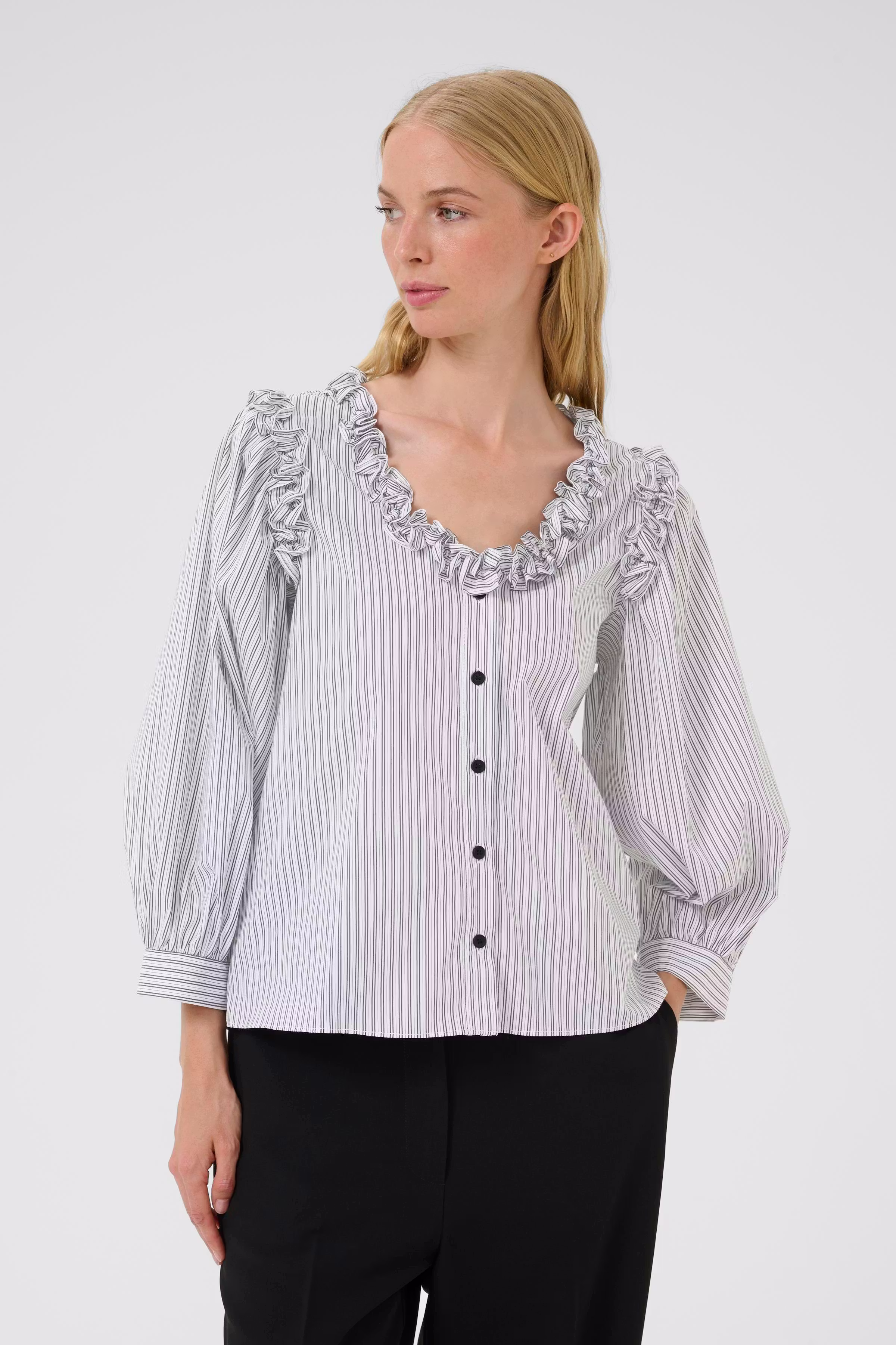 KBBeatrice Blouse LOOKBOOK FRONT 10105647-108463