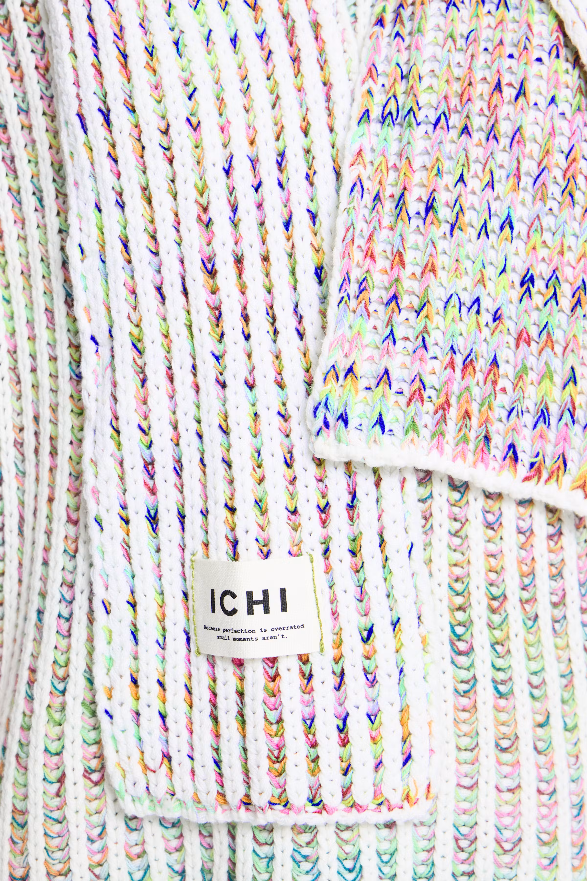 IAANILA Tuch LOOKBOOK FRONT 20126547-183230