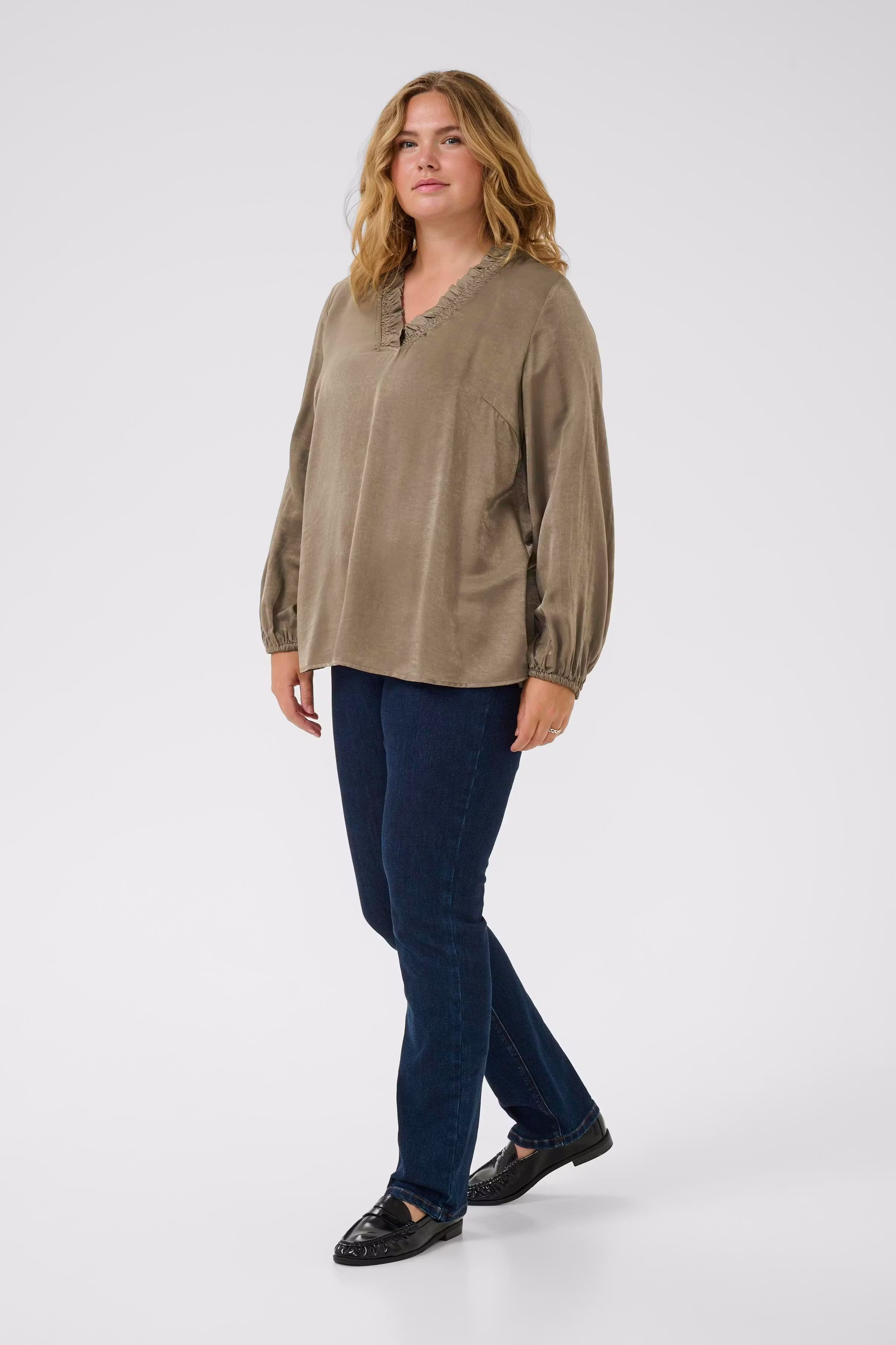 KCmilia Blouse LOOKBOOK FRONT 10583774-190808