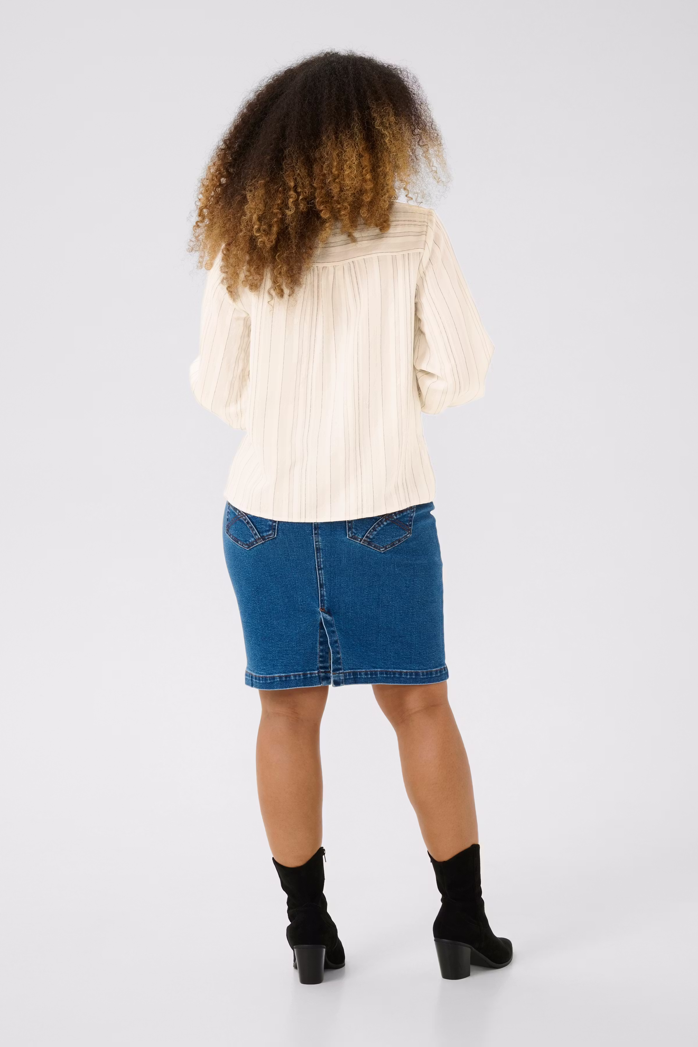 CRVenea Blouse LOOKBOOK BACK 10614069-108452