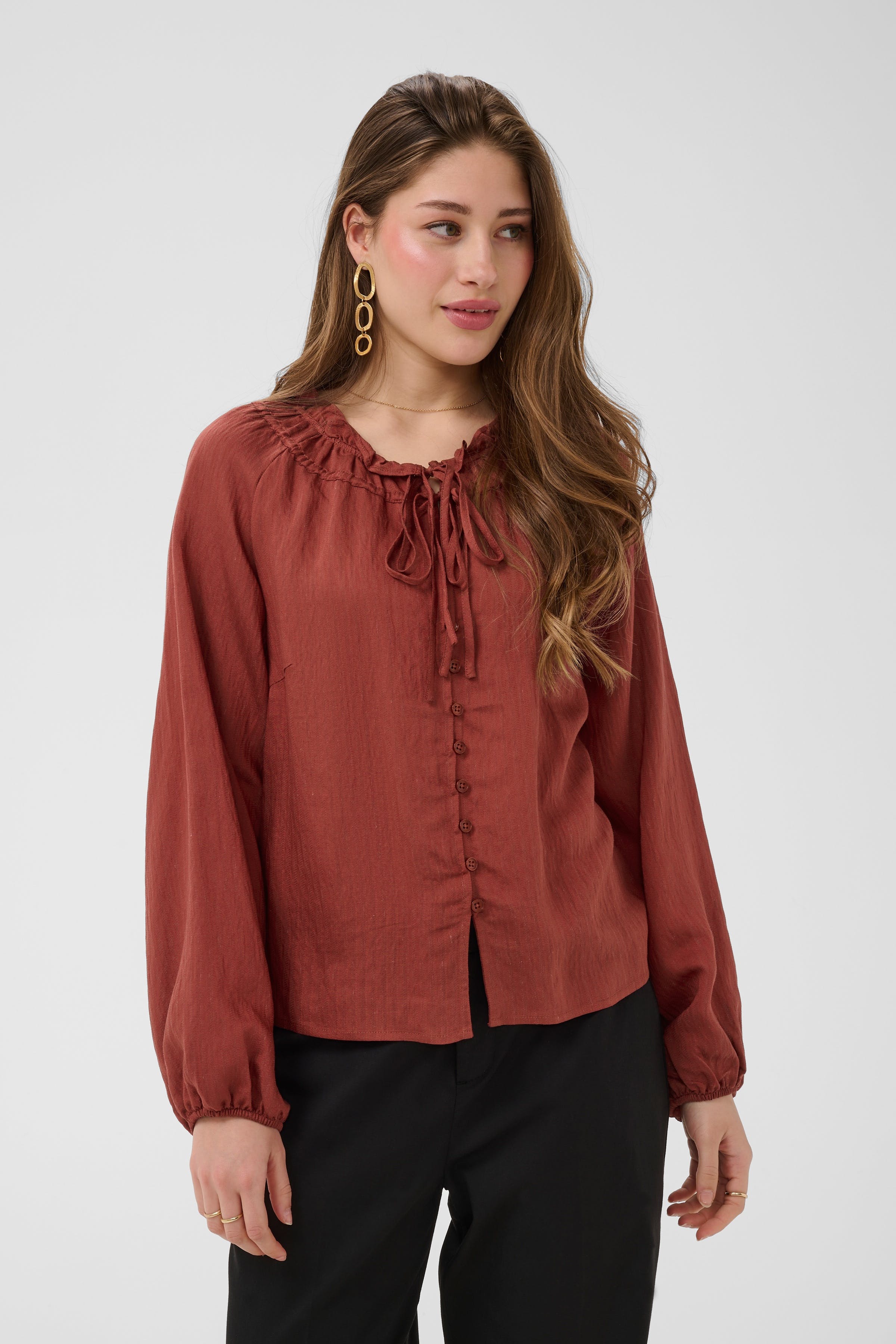 CRGonia Blouse LOOKBOOK FRONT 10615286-181323