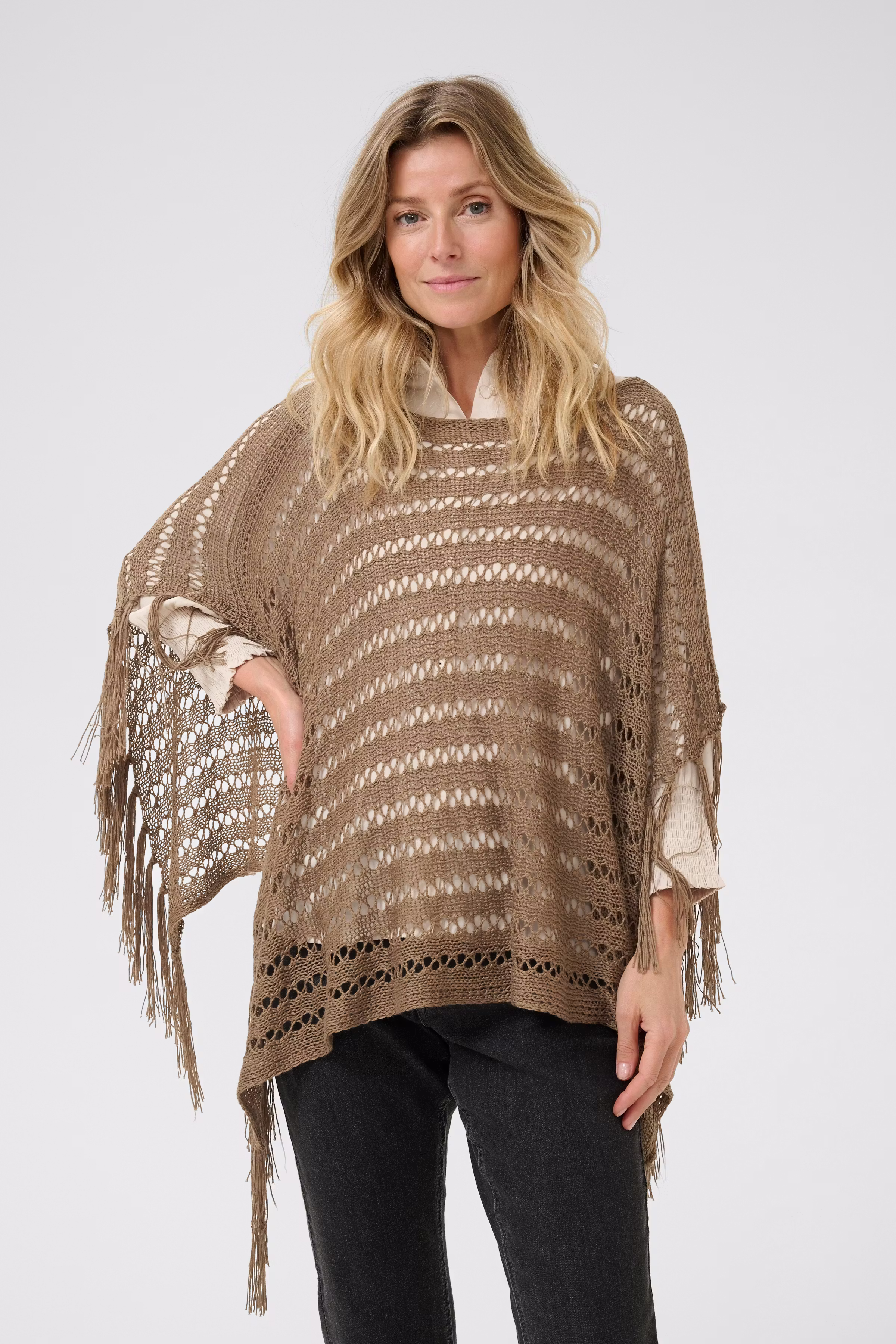 CRAlpah Poncho LOOKBOOK FRONT 10614023-170909