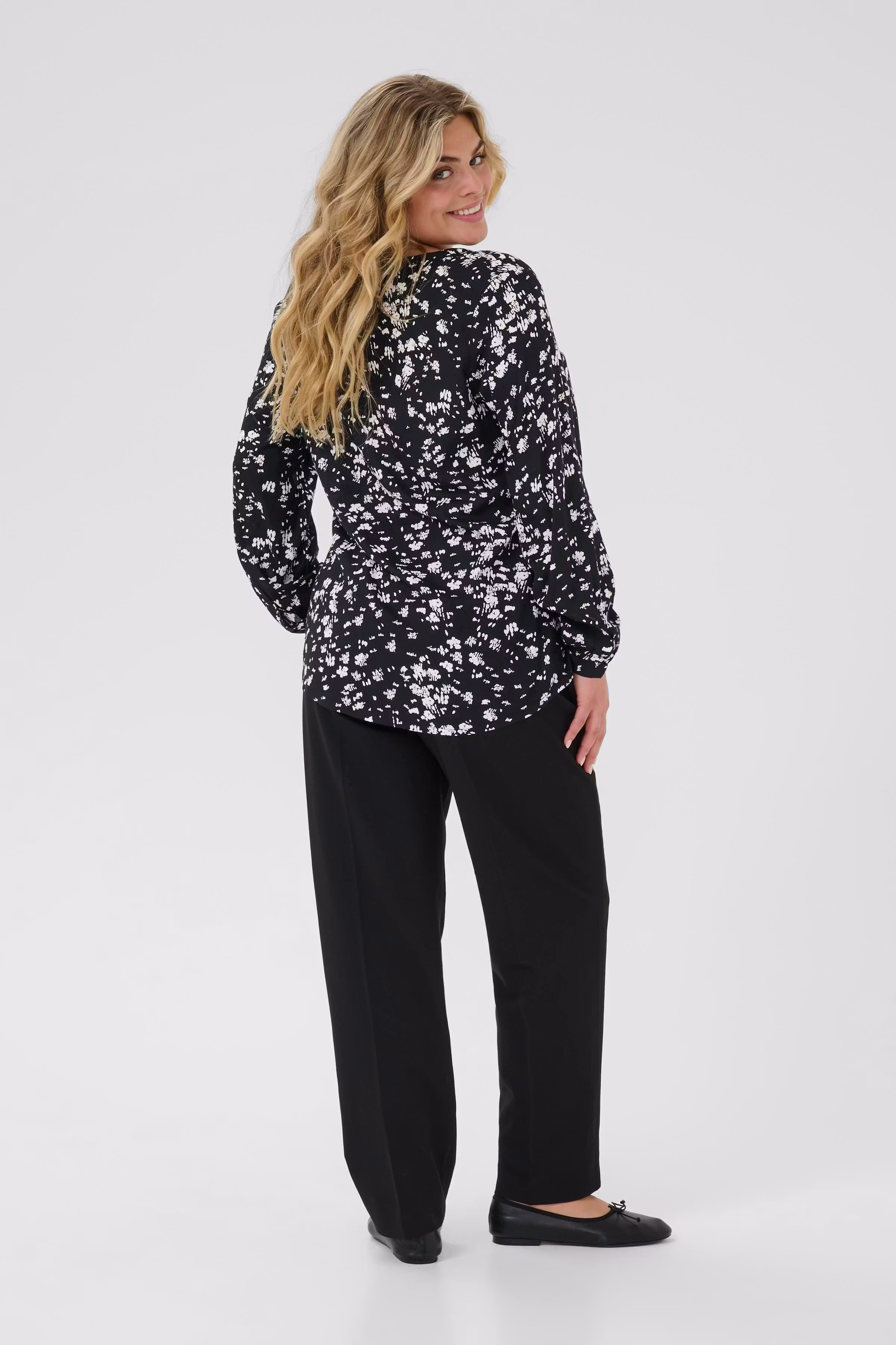 KCbella Bluse LOOKBOOK BACK 10582486-107908