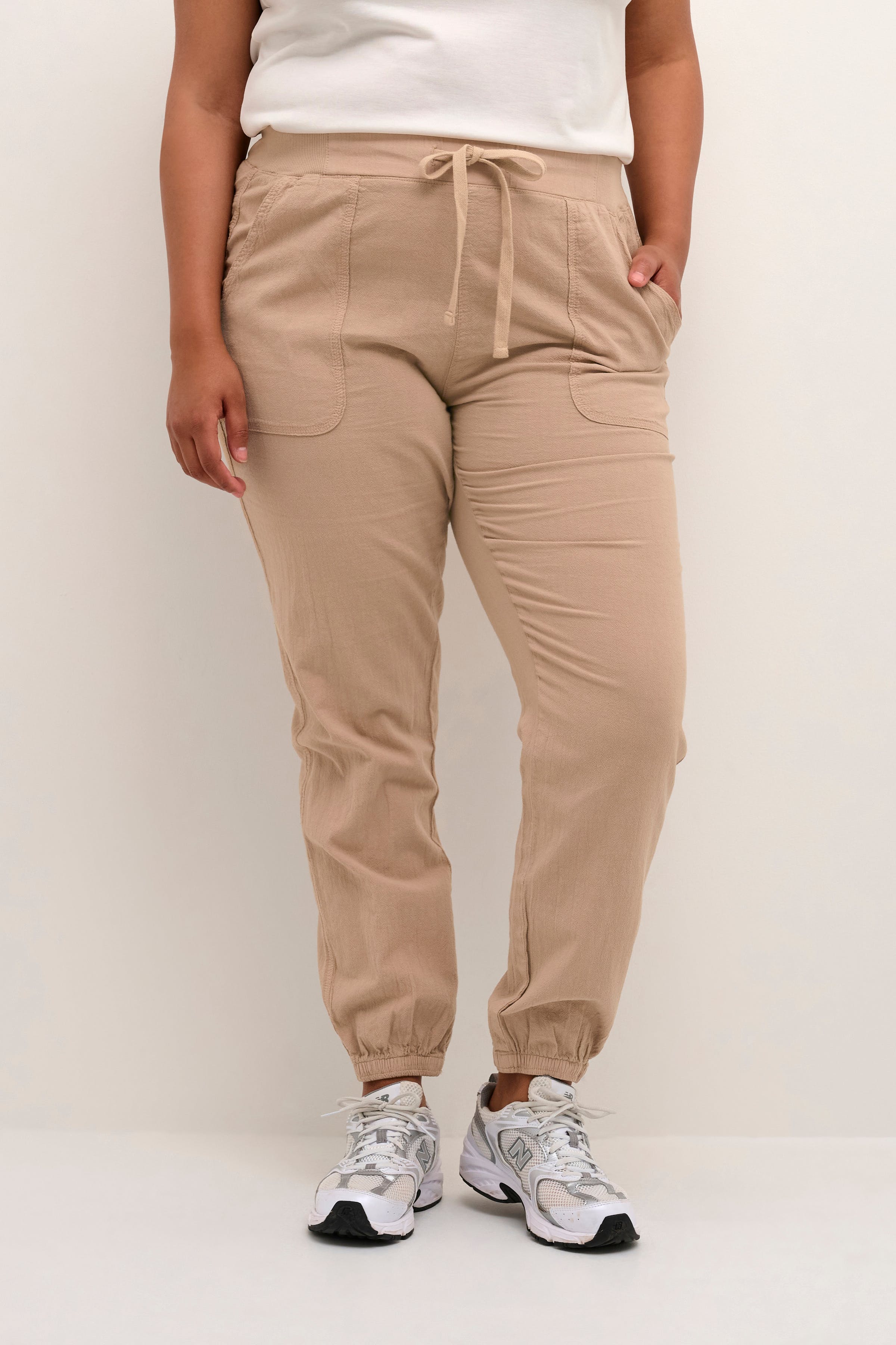 KCnana Trousers LOOKBOOK FRONT 10581492-101239