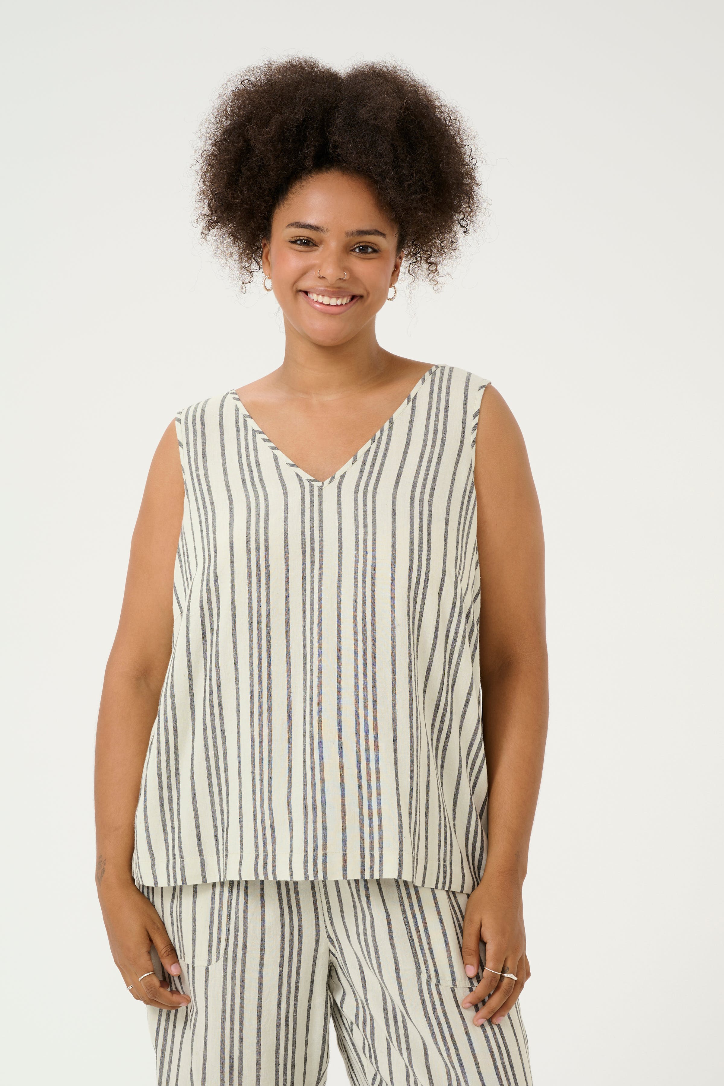 KCmille Linen Top LOOKBOOK FRONT 10582216-107124