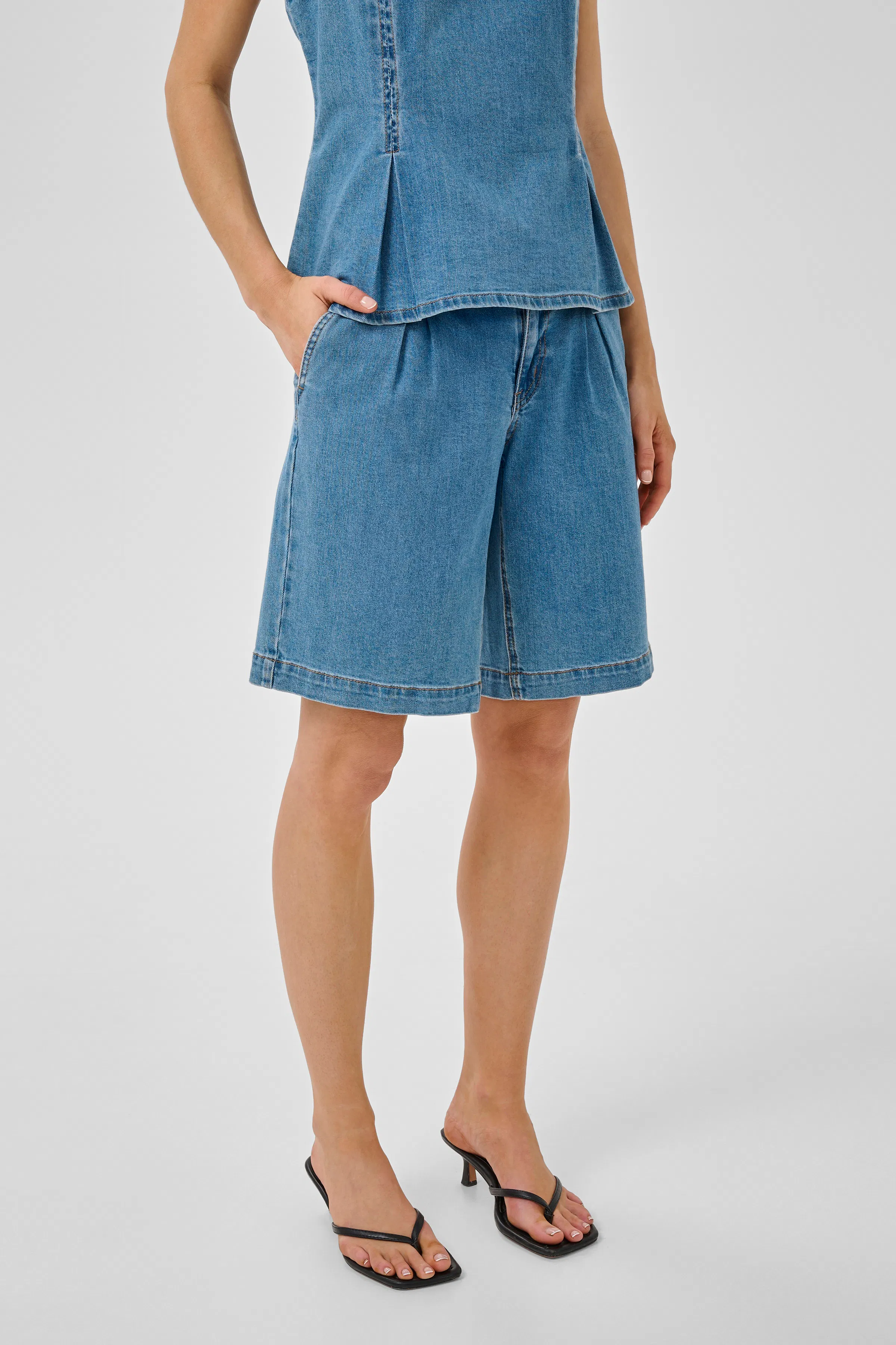 MWLara Shorts LOOKBOOK FRONT 10705595-100053