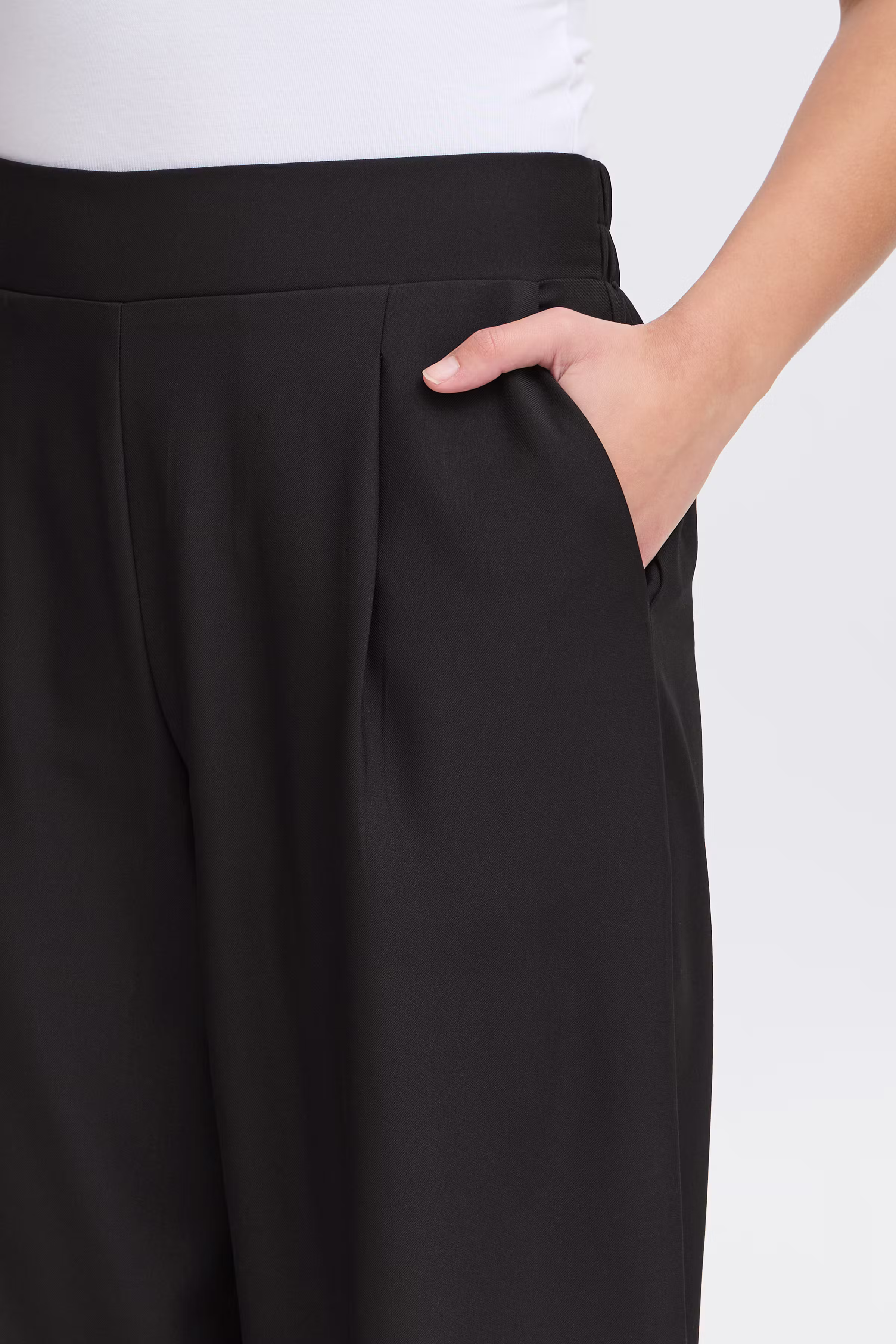 IXDORTHEA Trousers LOOKBOOK DETAIL 20123724-194008