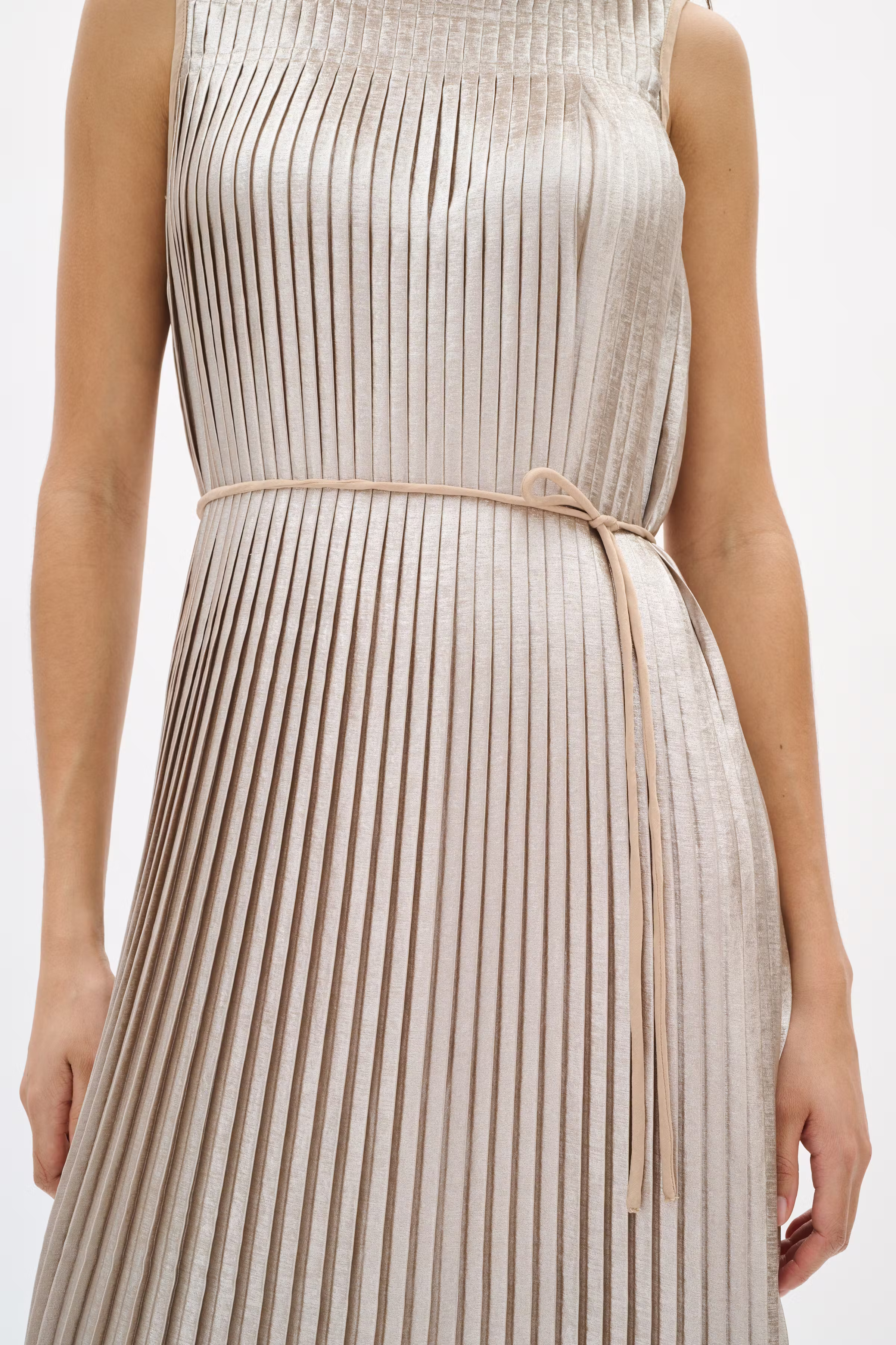 FUTUREIW Kjole LOOKBOOK FRONT 30112021-145002