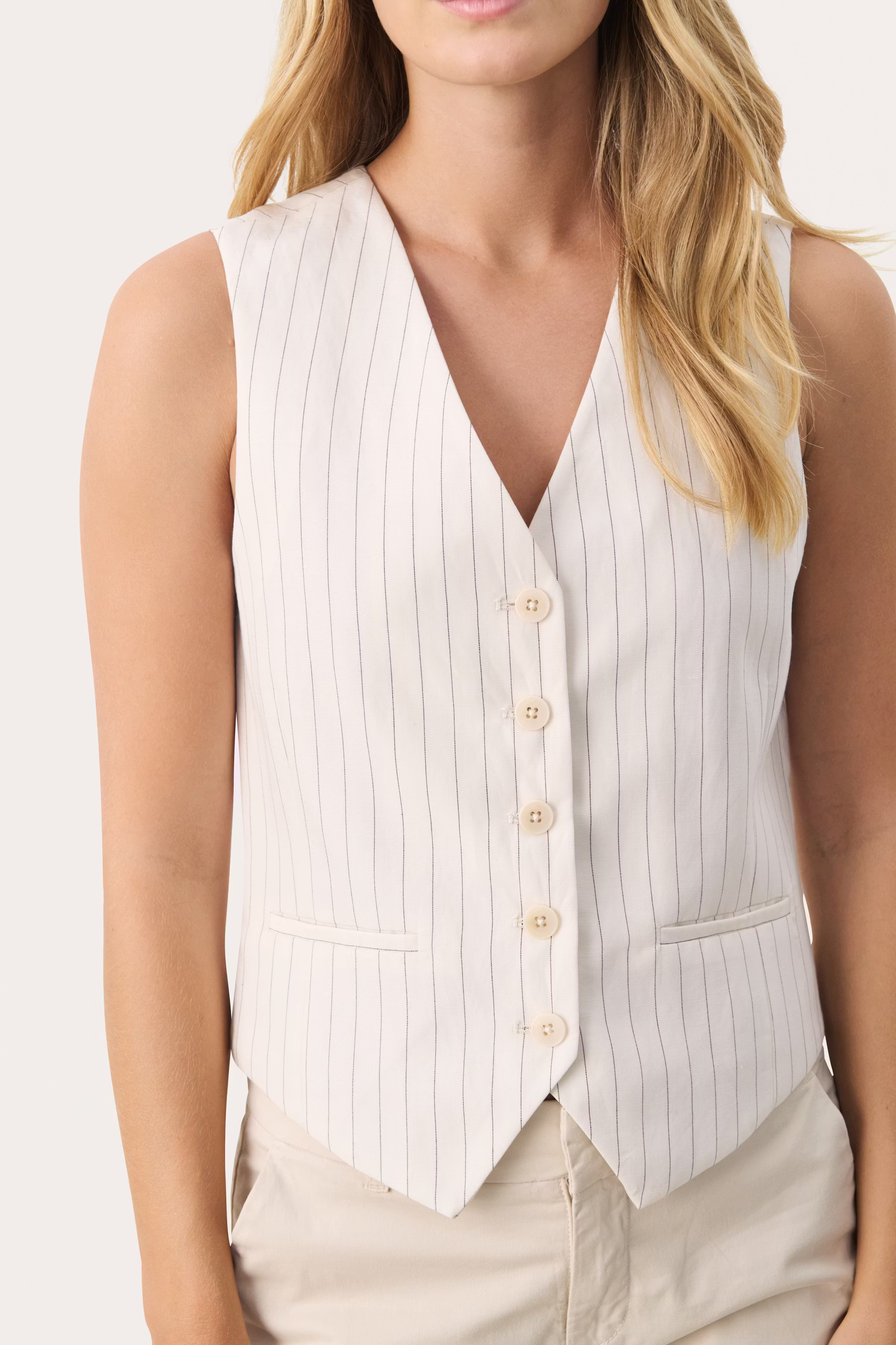 NadhiaPW Waistcoat LOOKBOOK DETAIL 30309773-303910