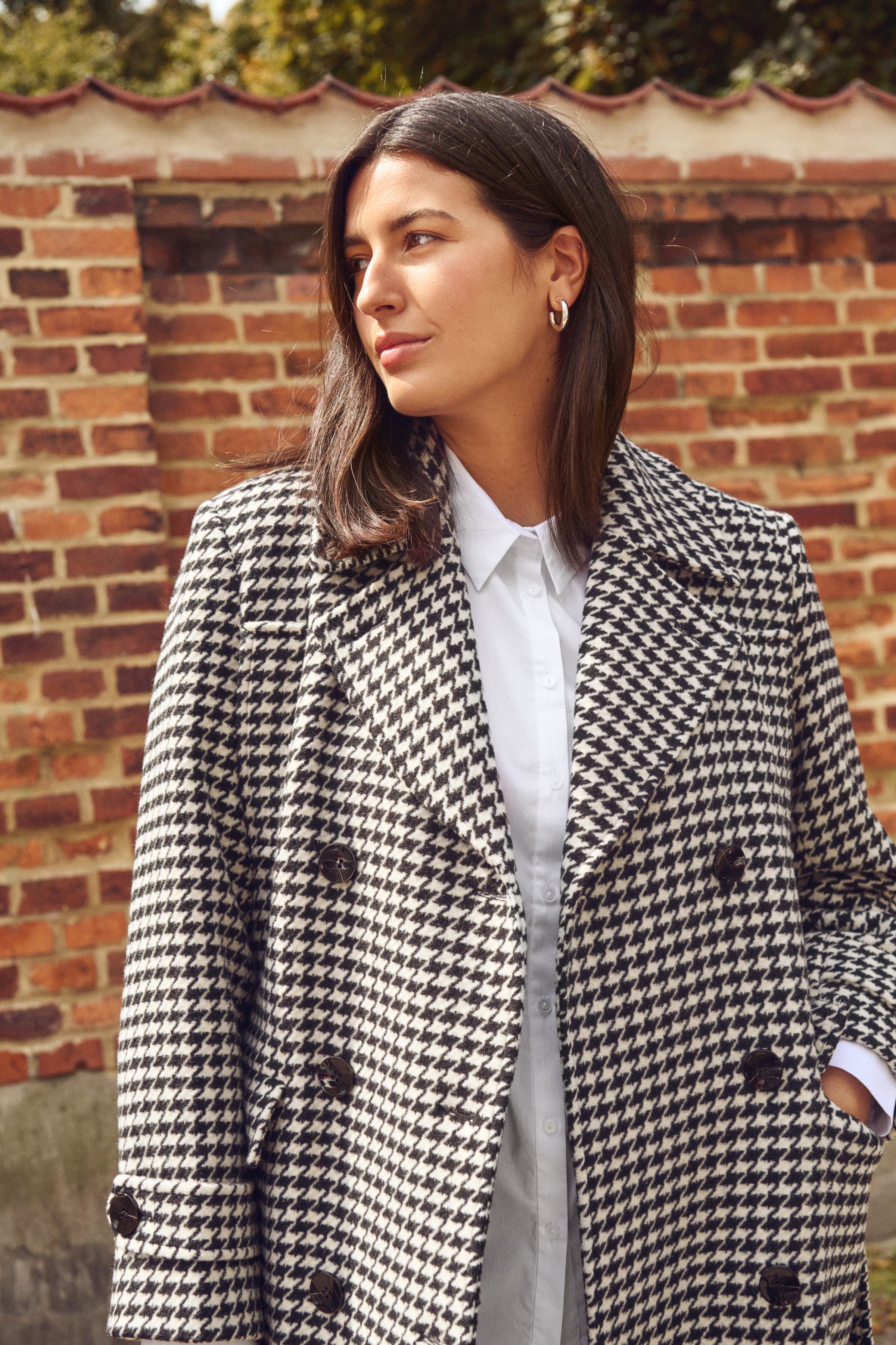 LizaPW Mantel LOCATION NONE 30308727-303086