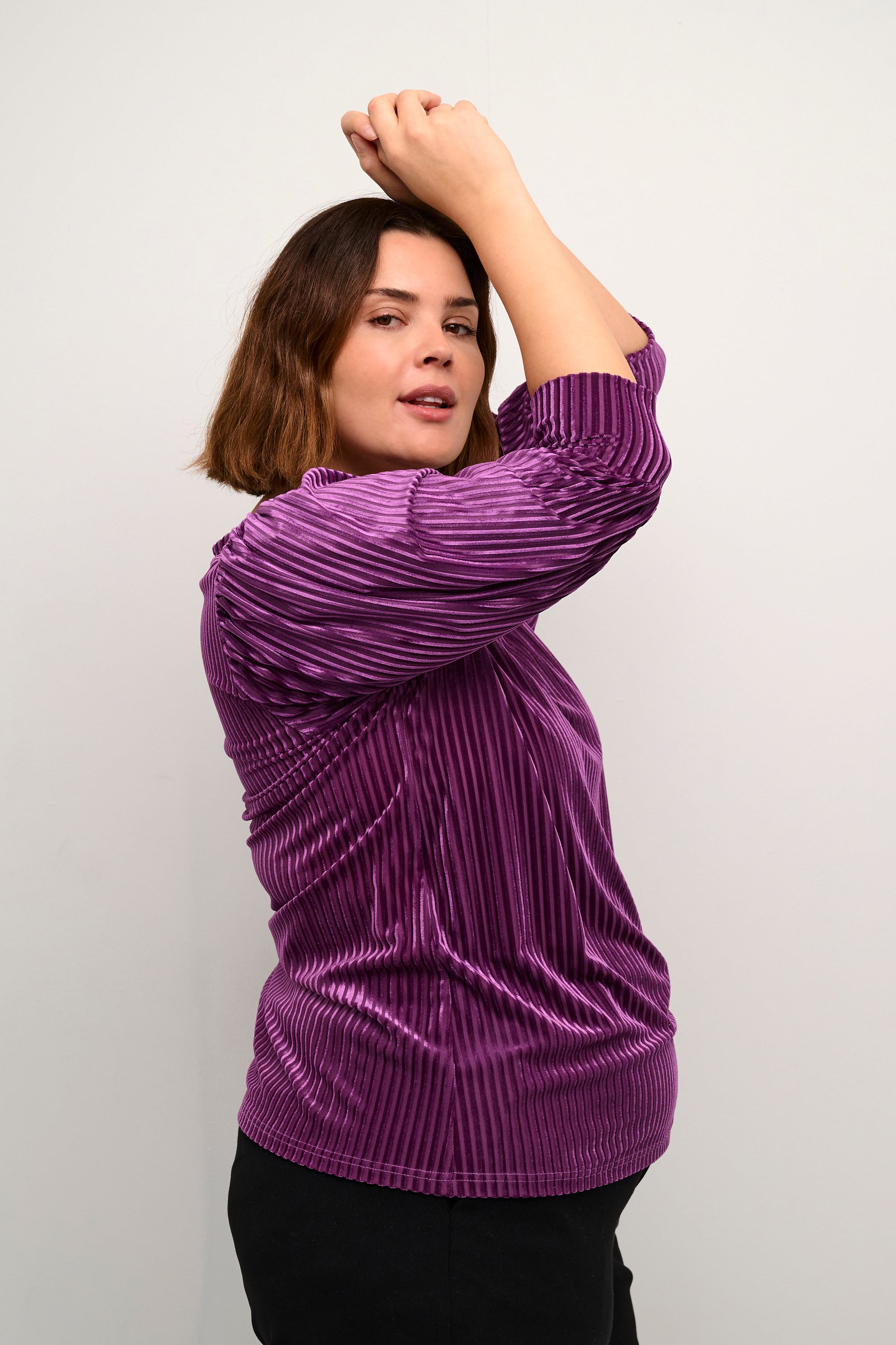 KCcacanna Velourbluse LOOKBOOK DETAIL 10581210-106795