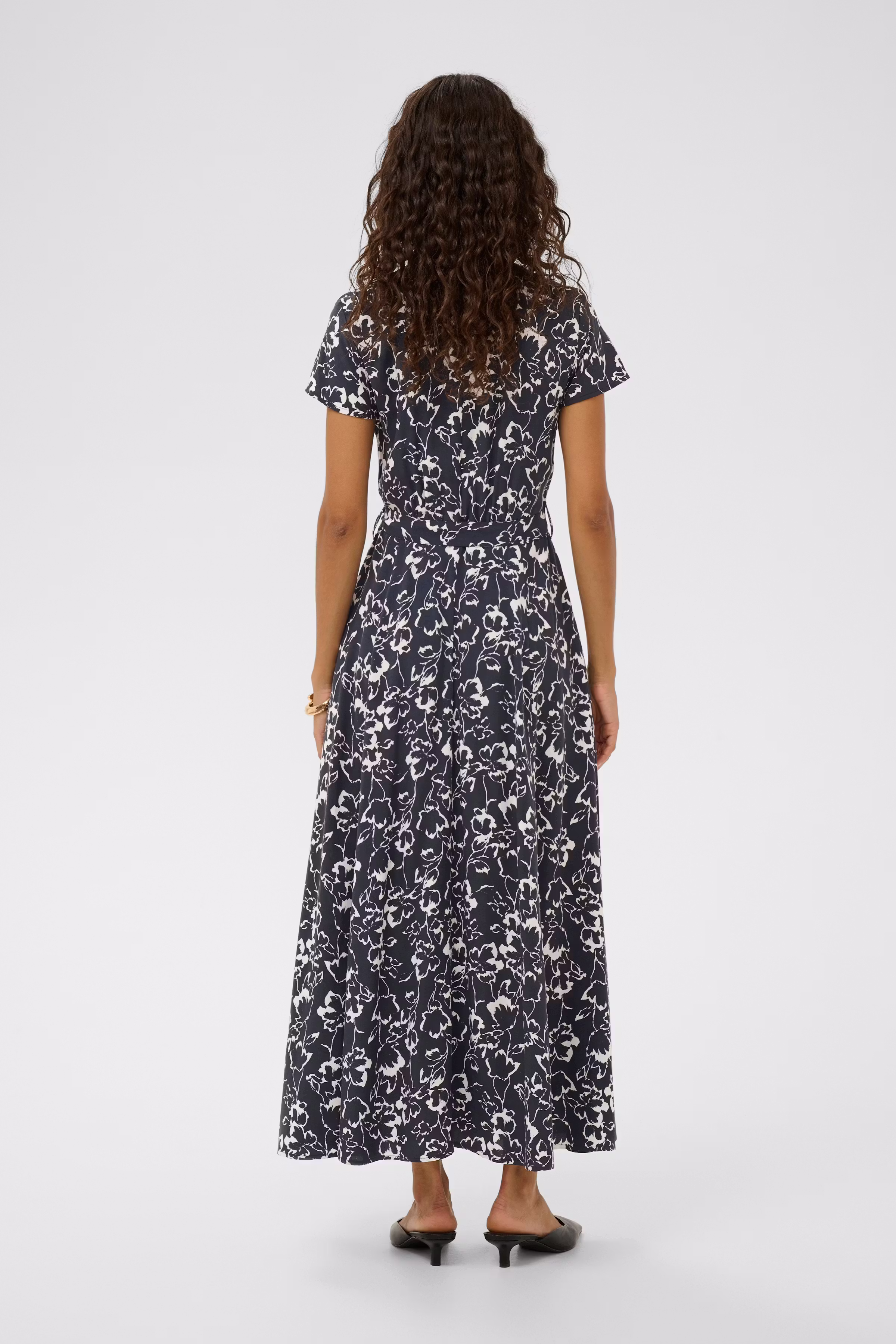 SLArjana Dress LOOKBOOK FRONT 30404807-304815