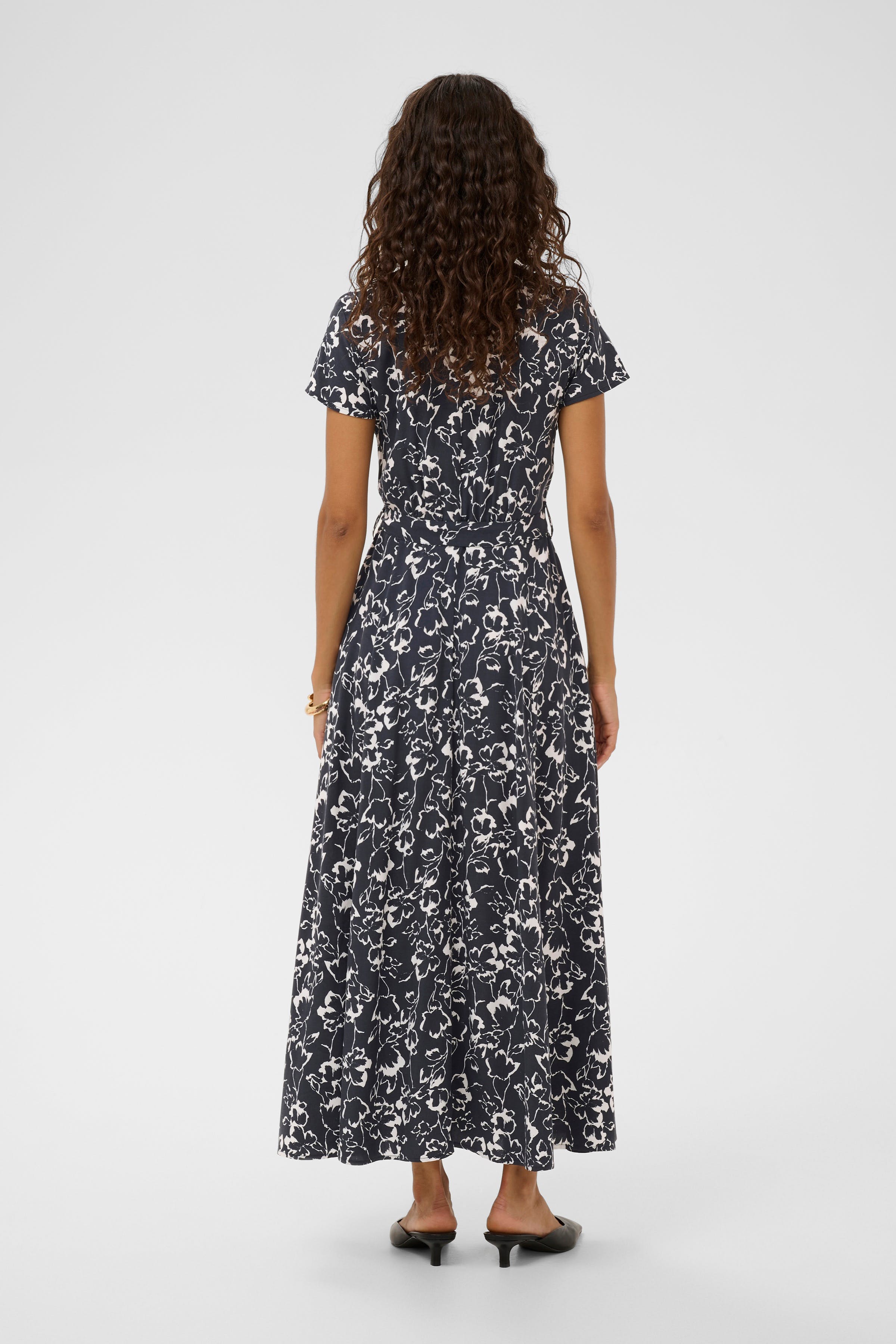 SLArjana Dress LOOKBOOK FRONT 30404807-304815