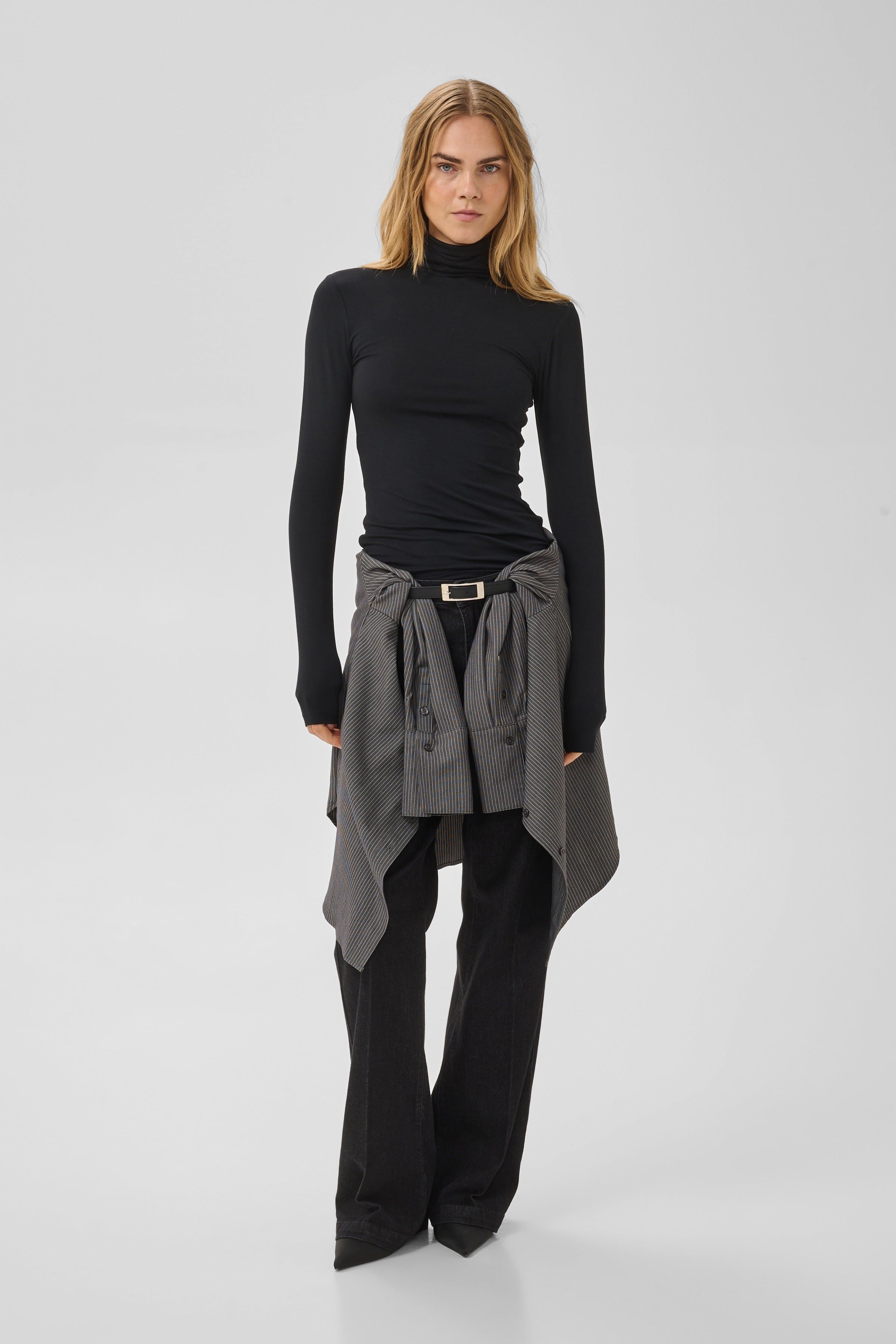 17 THE MODAL ROLLNECK LOCATION NONE 10704972-100031