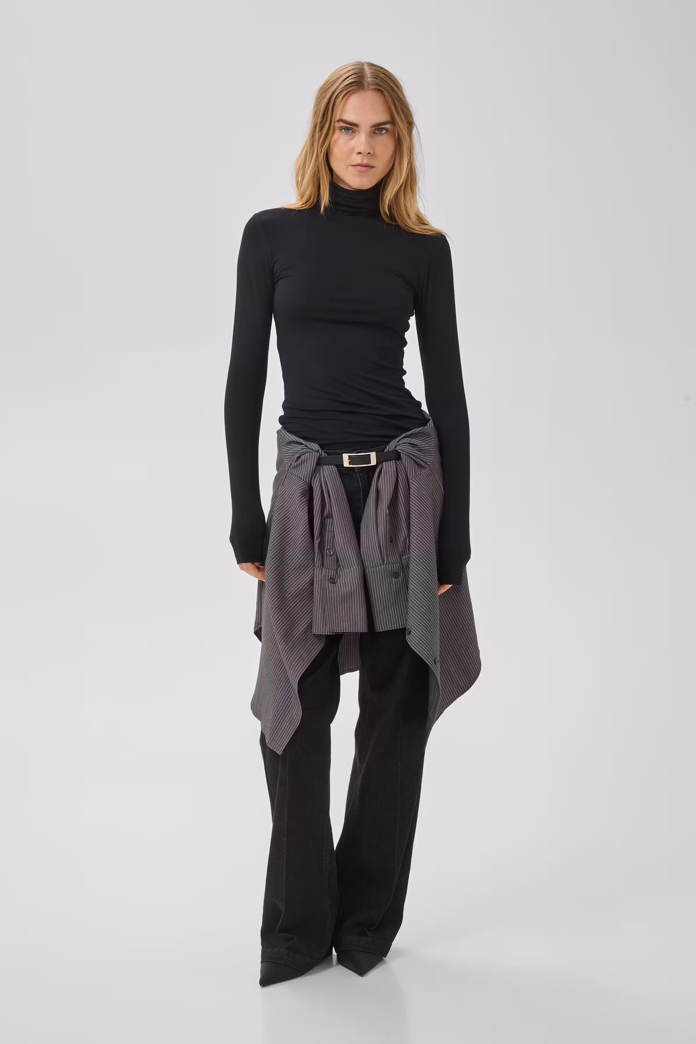 17 THE MODAL ROLLNECK LOCATION NONE 10704972-100031