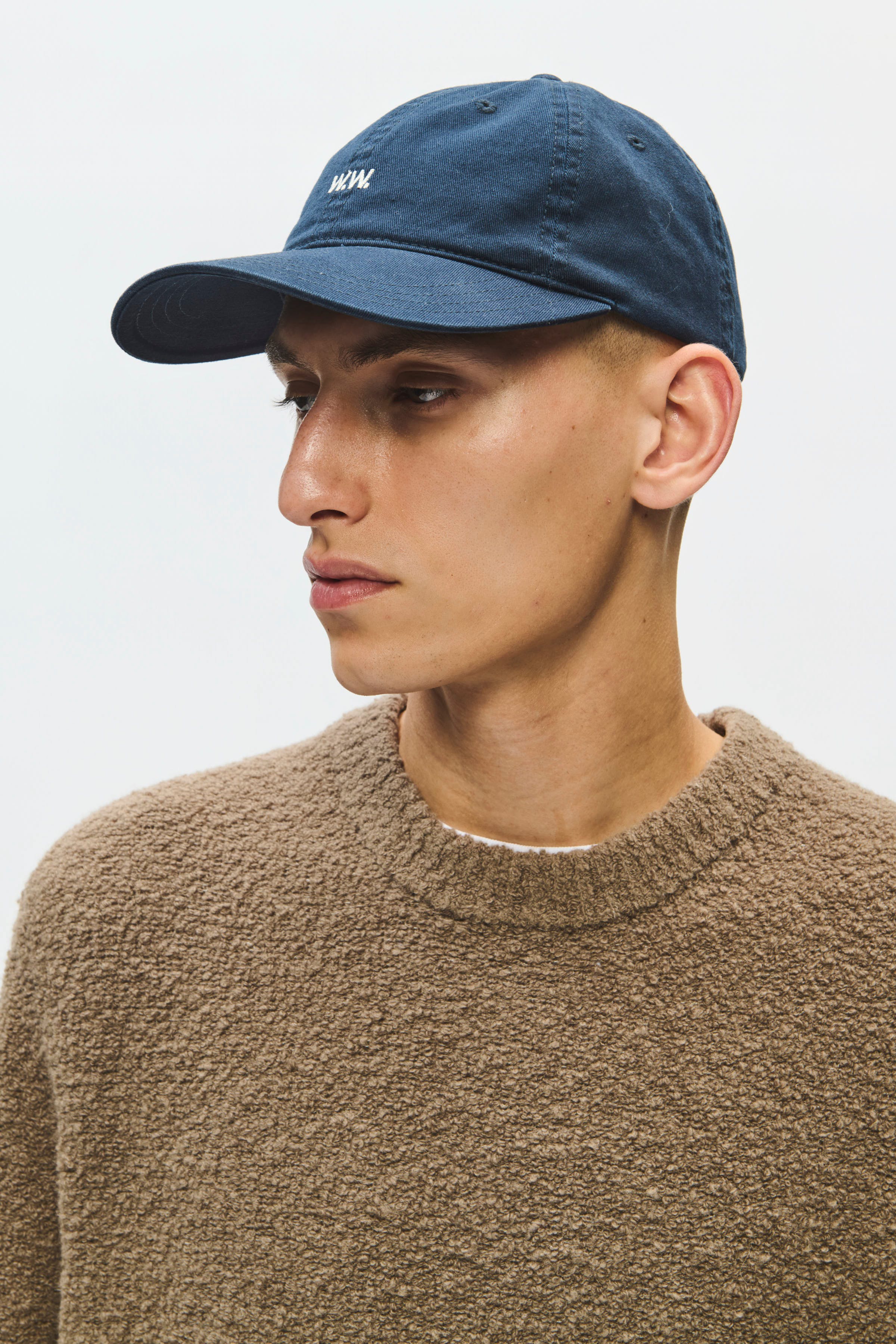 WWW.W. Cap LOOKBOOK DETAIL 30251641-194011