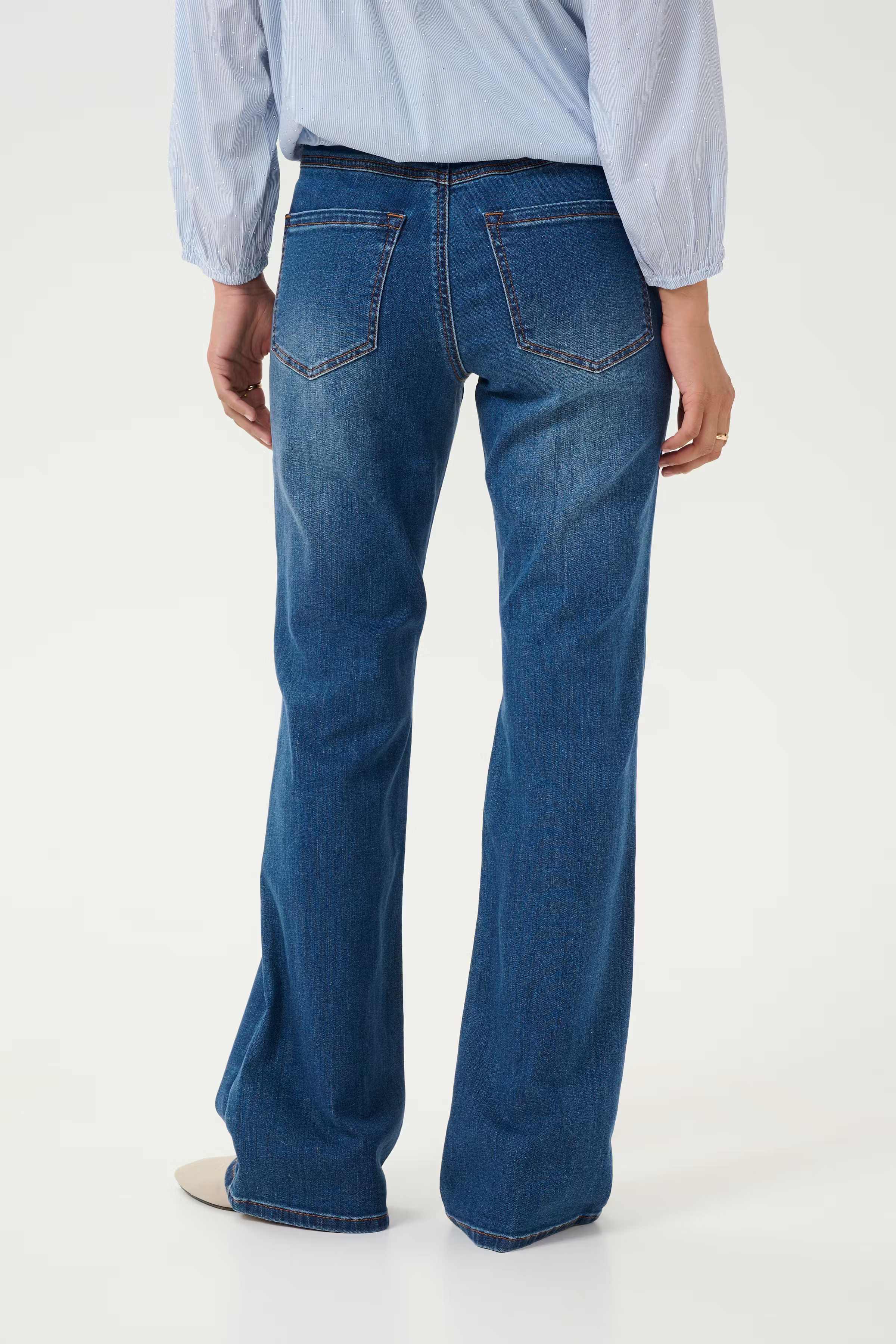 KAsinem Flared Jeans LOOKBOOK BACK 10508464-102272