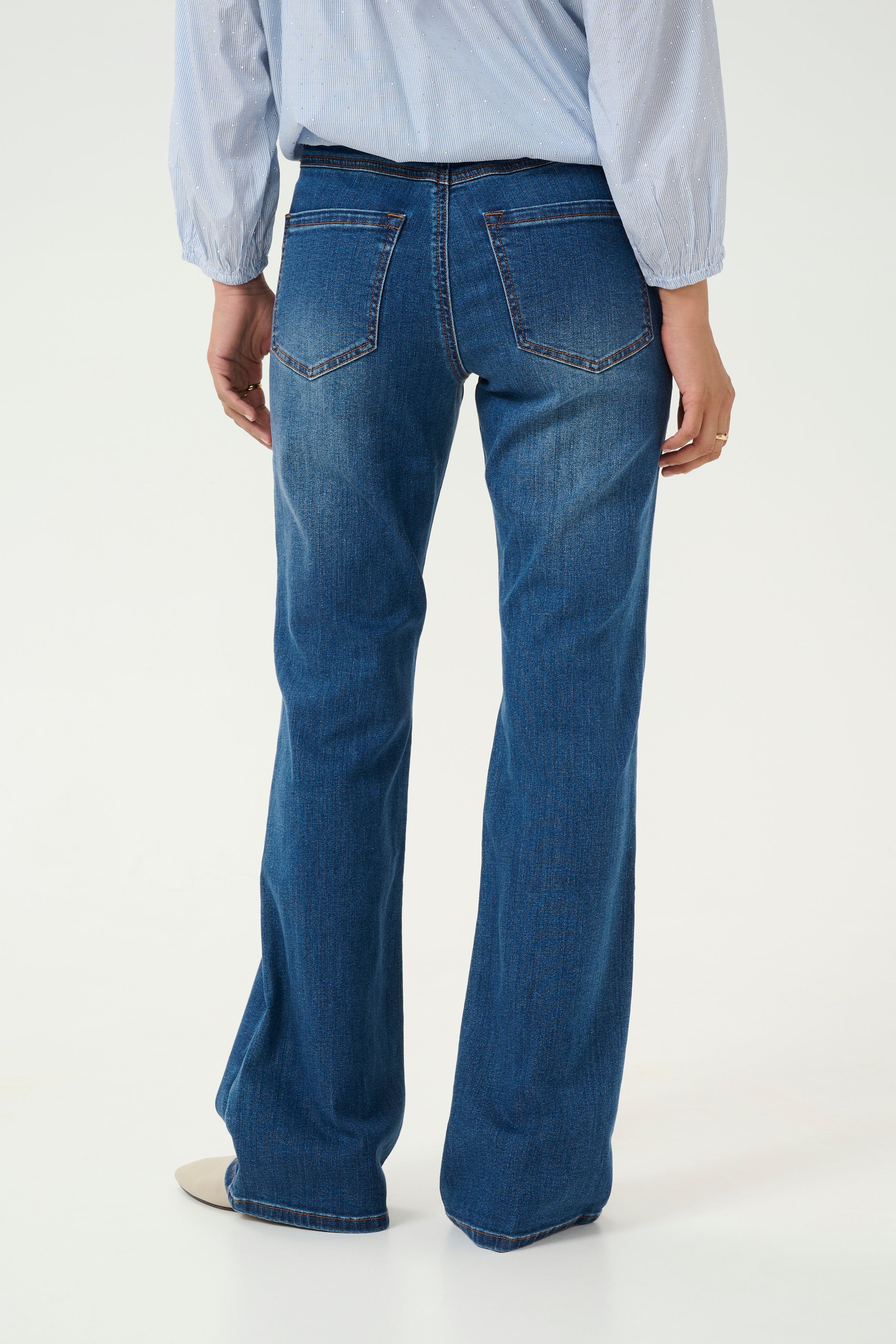 KAsinem Flared Jeans LOOKBOOK BACK 10508464-102272