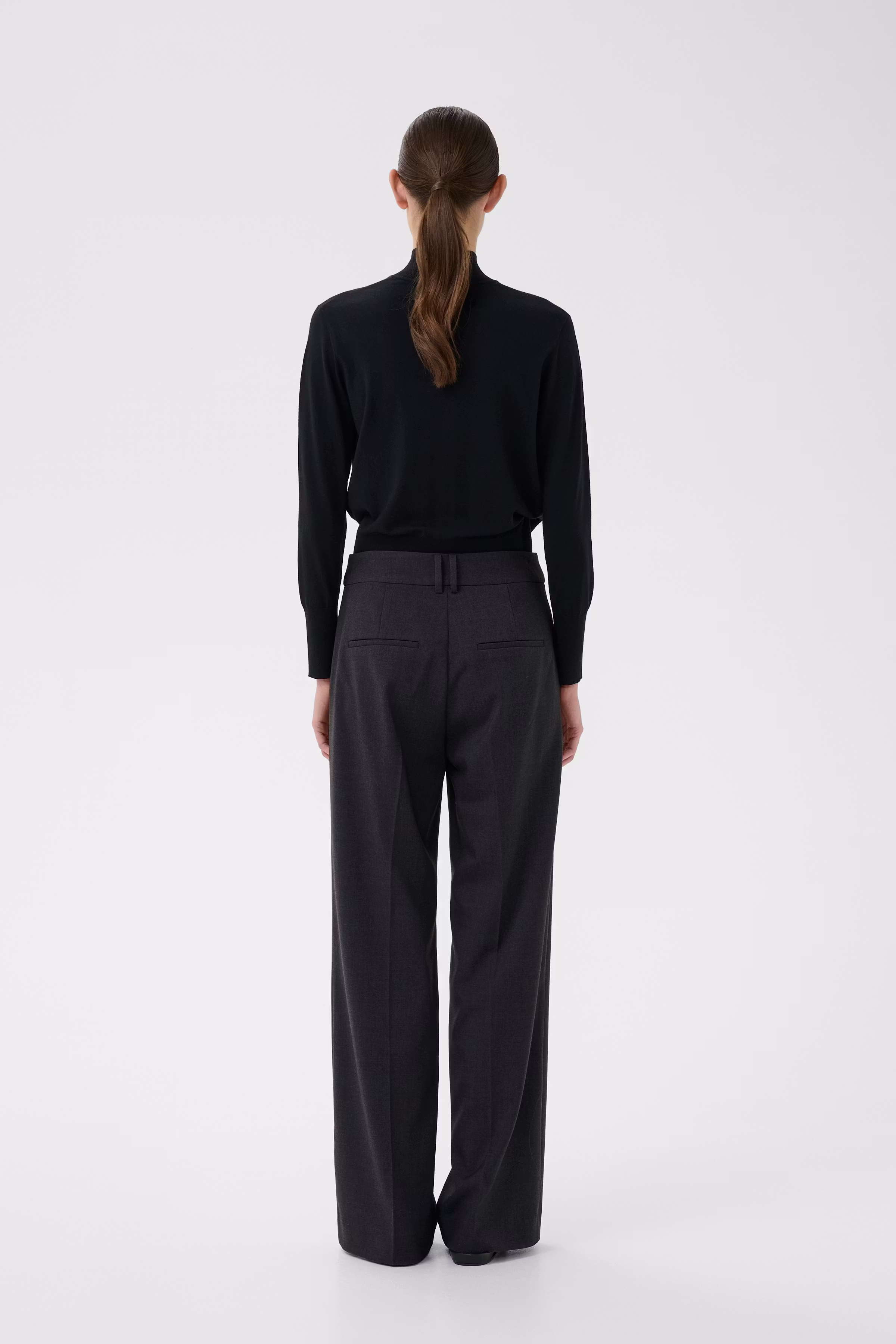 YuktaIW Trousers LOOKBOOK BACK 30111129-301744
