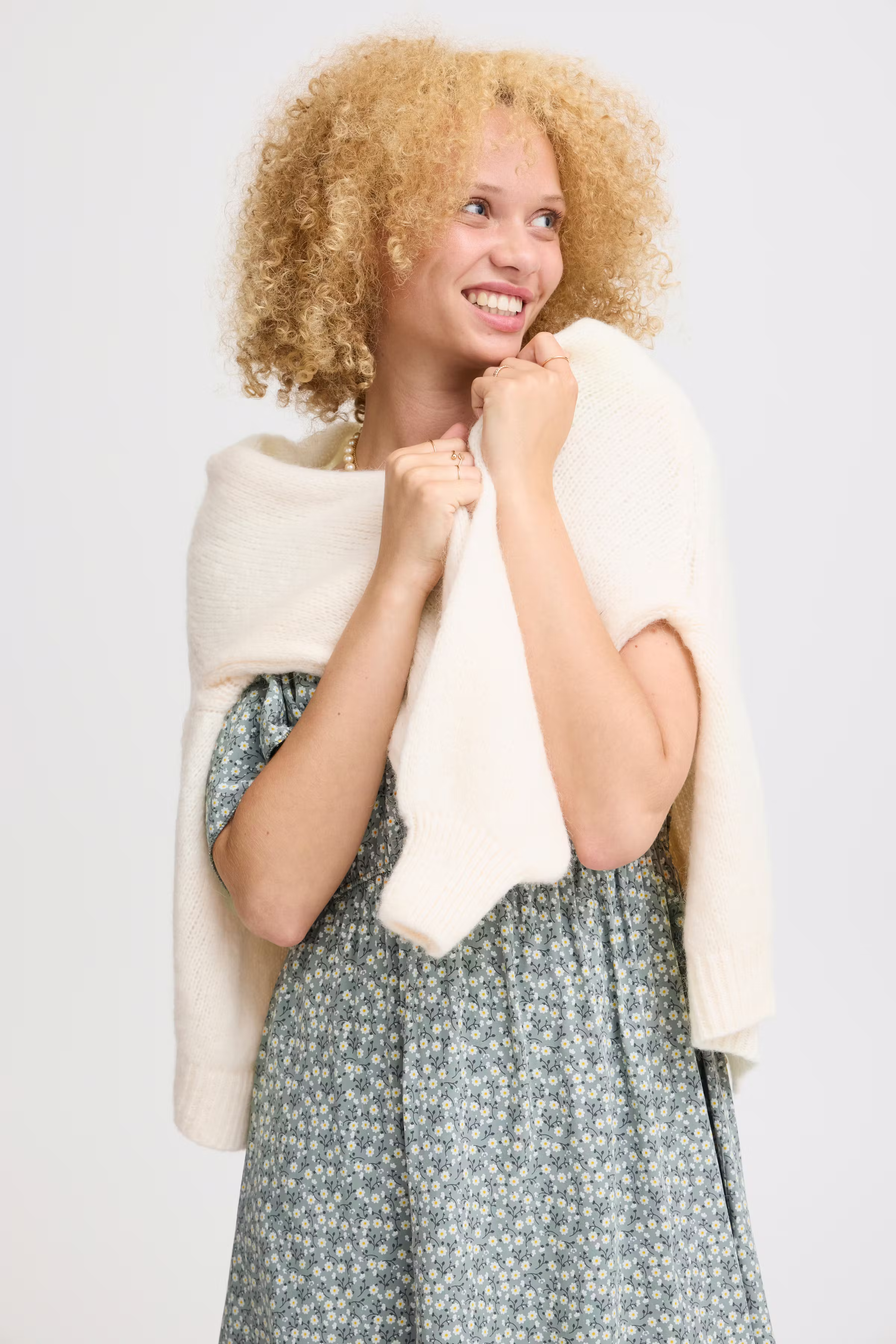 SBGULVIG Cardigan LOOKBOOK DETAIL 22100655-110105