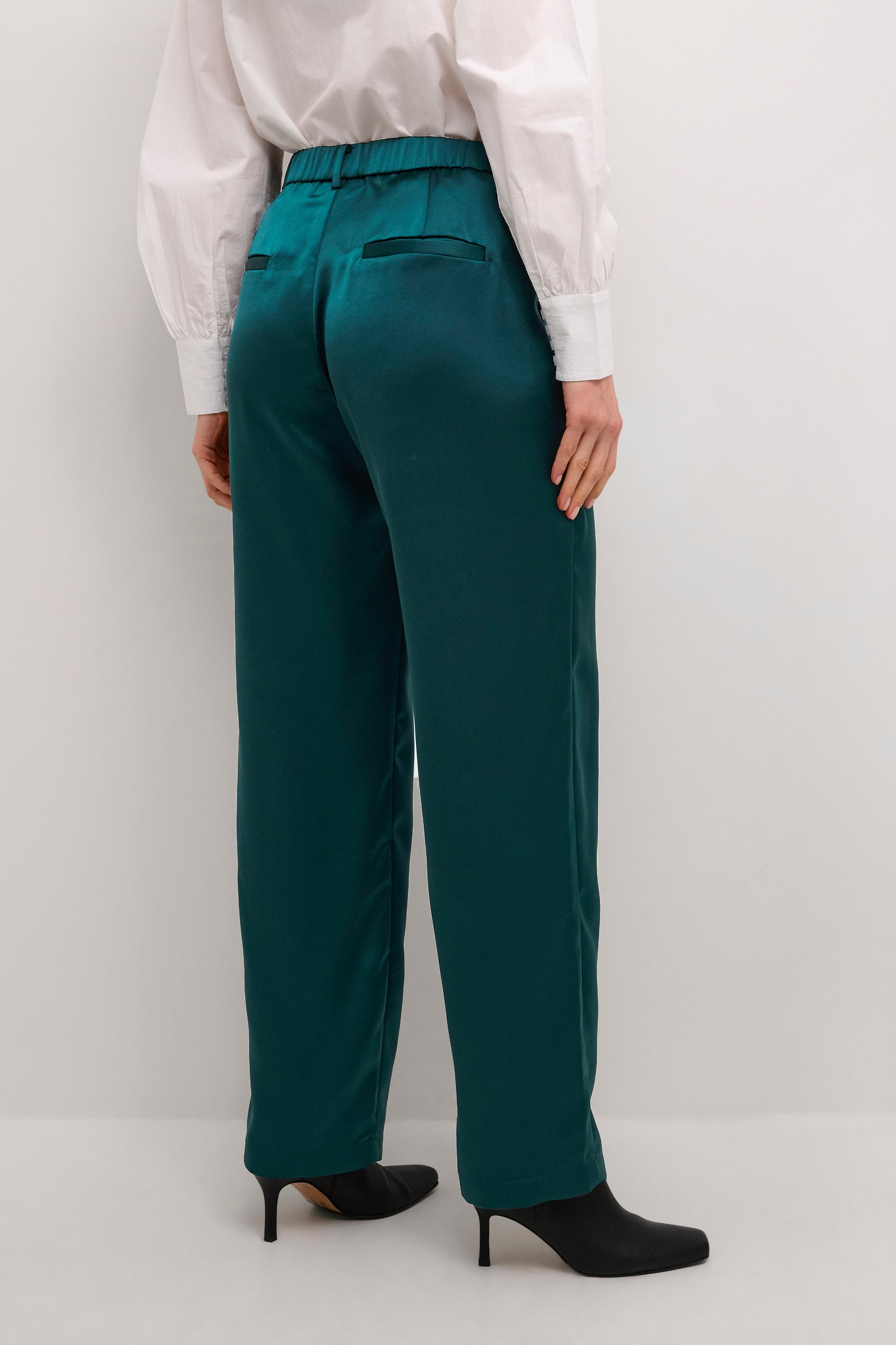 CRCocamia Trousers LOOKBOOK BACK 10612012-195320