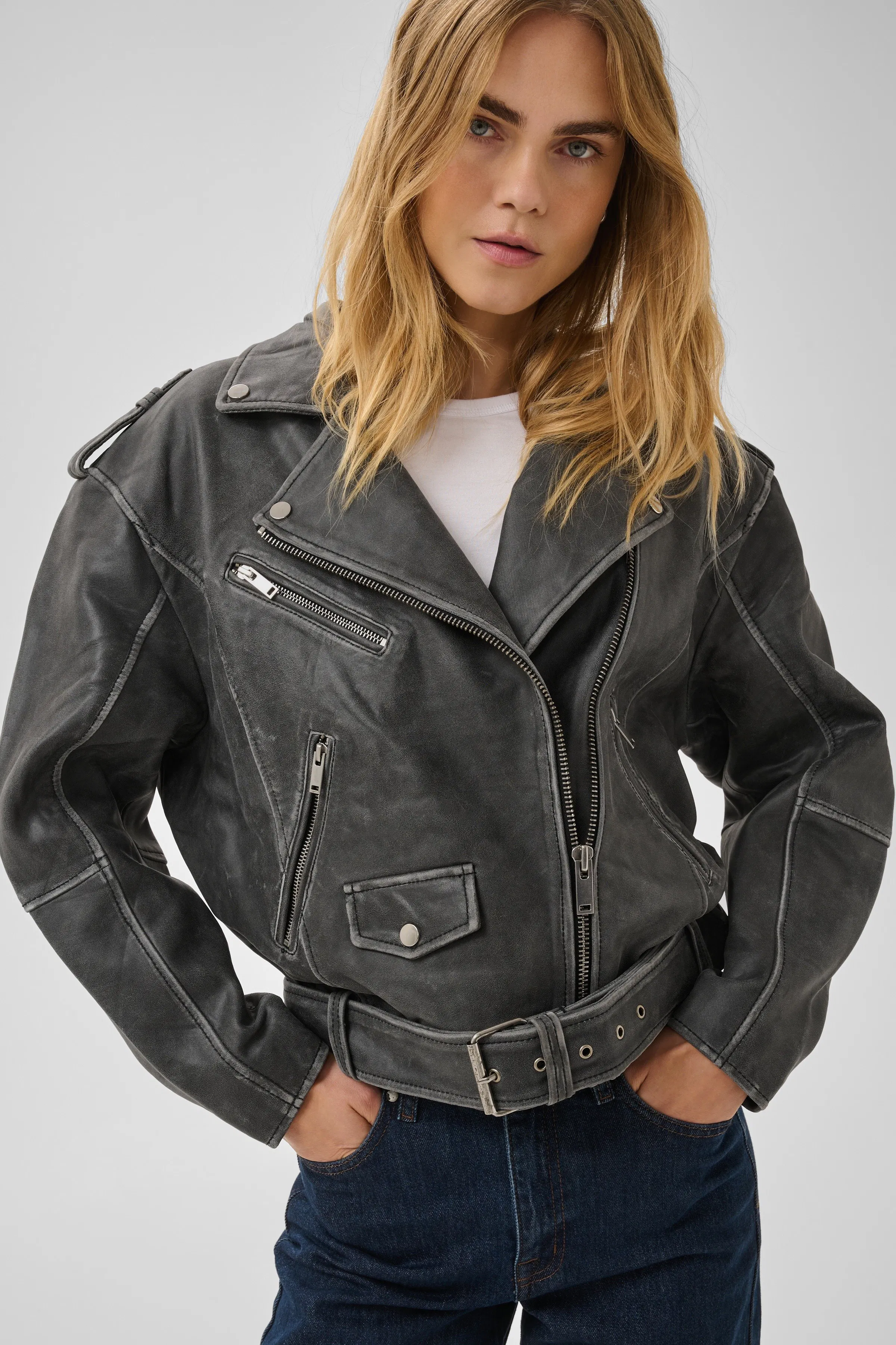 01 THE GILO LEATHER JACKET LOCATION NONE 10703819-100081