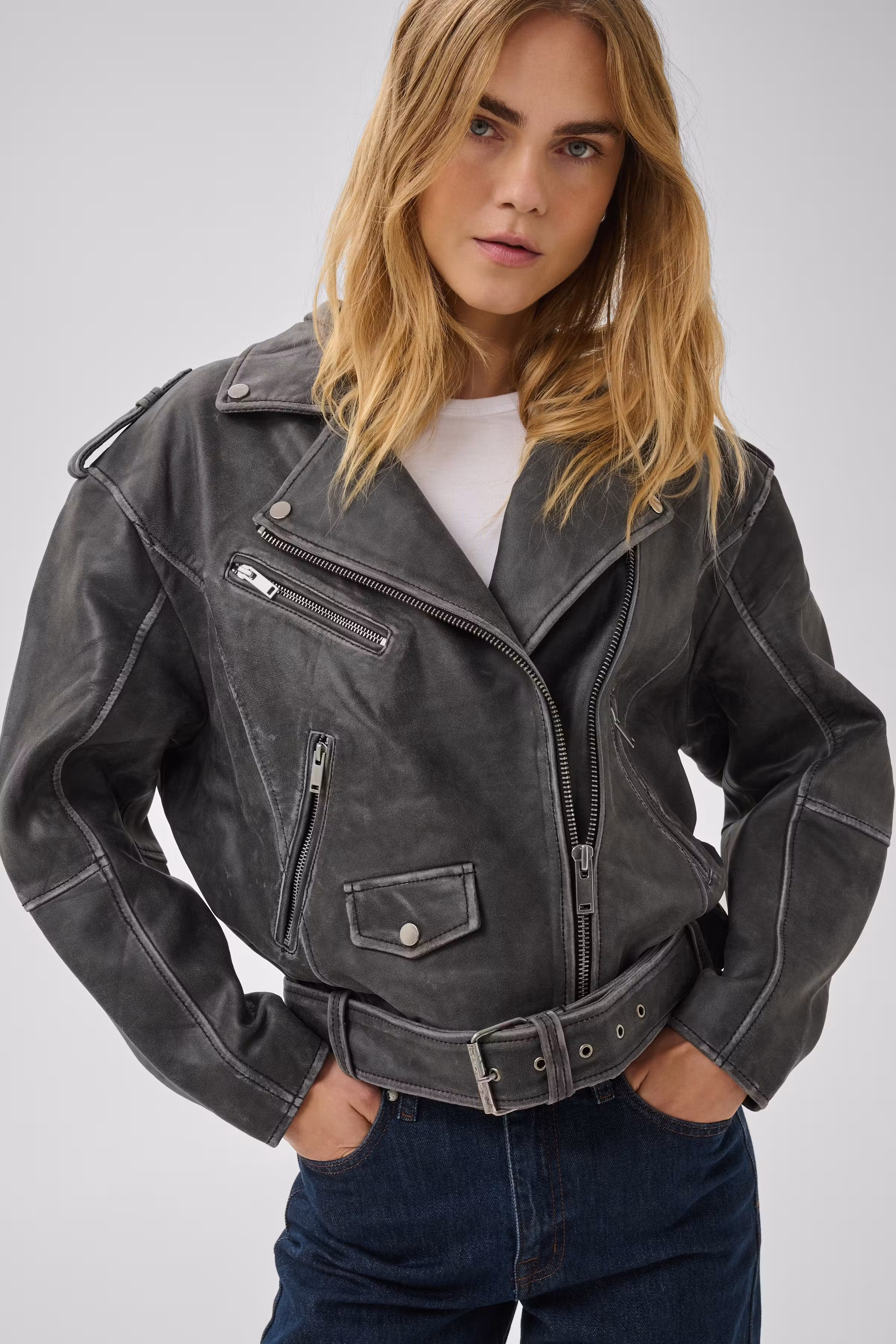01 THE GILO LEATHER JACKET LOCATION NONE 10703819-100081