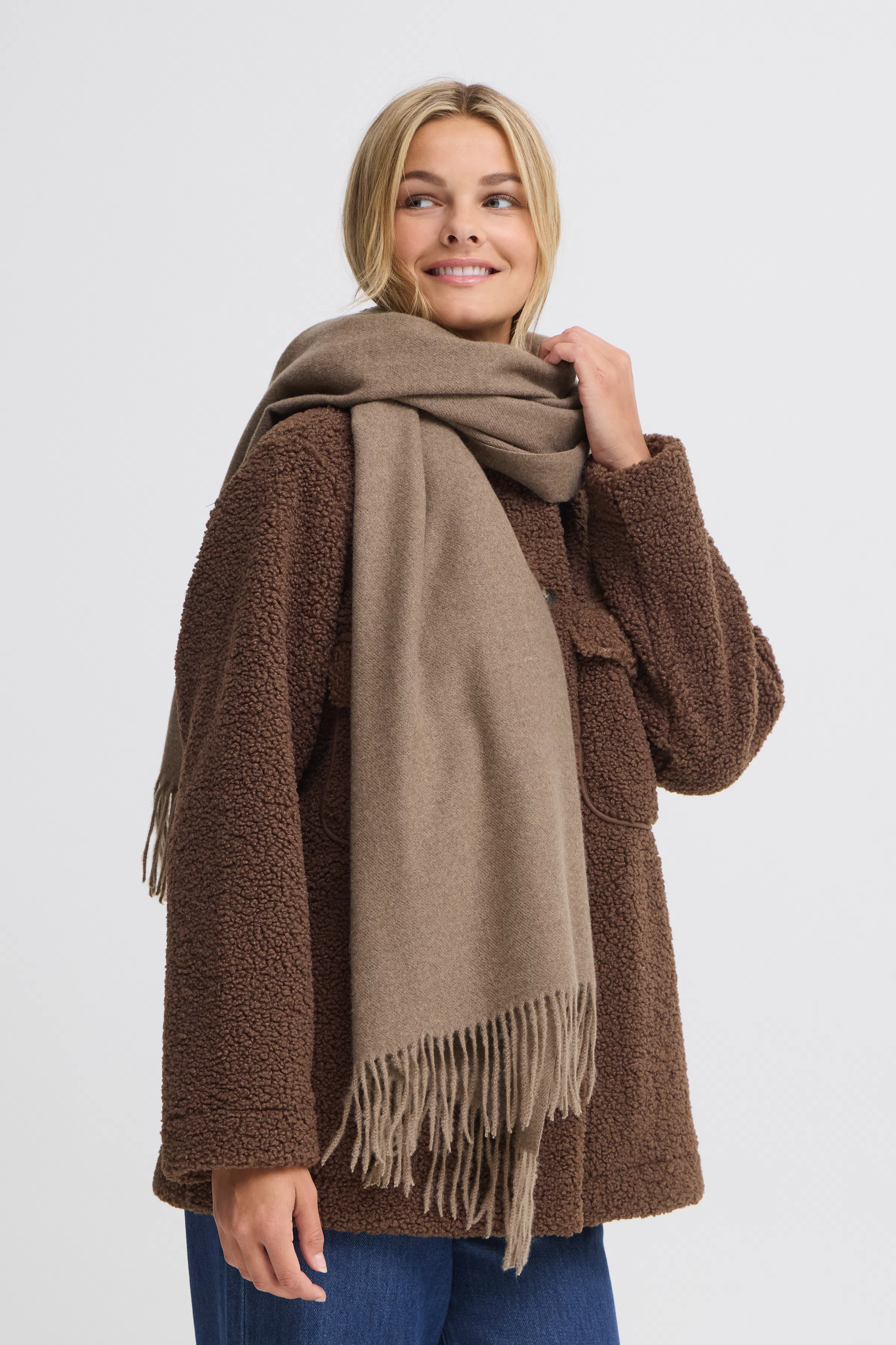 FRPASMIRA Skjerf LOOKBOOK FRONT 20616170-1909161
