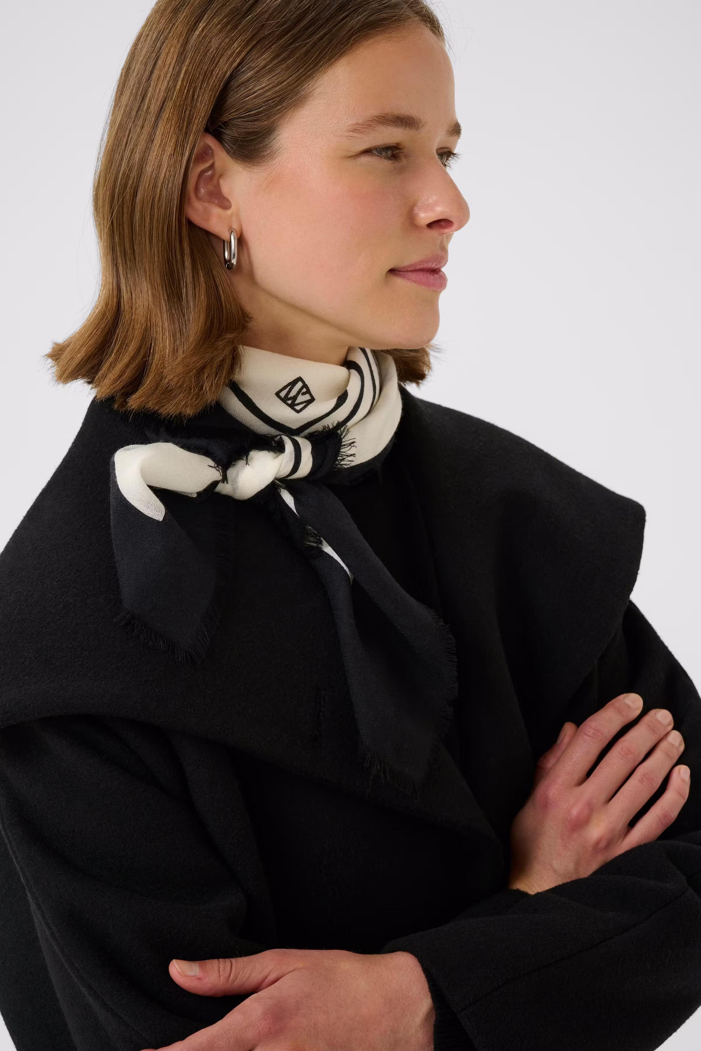 AmiIW Scarf LOOKBOOK DETAIL 30110773-304068