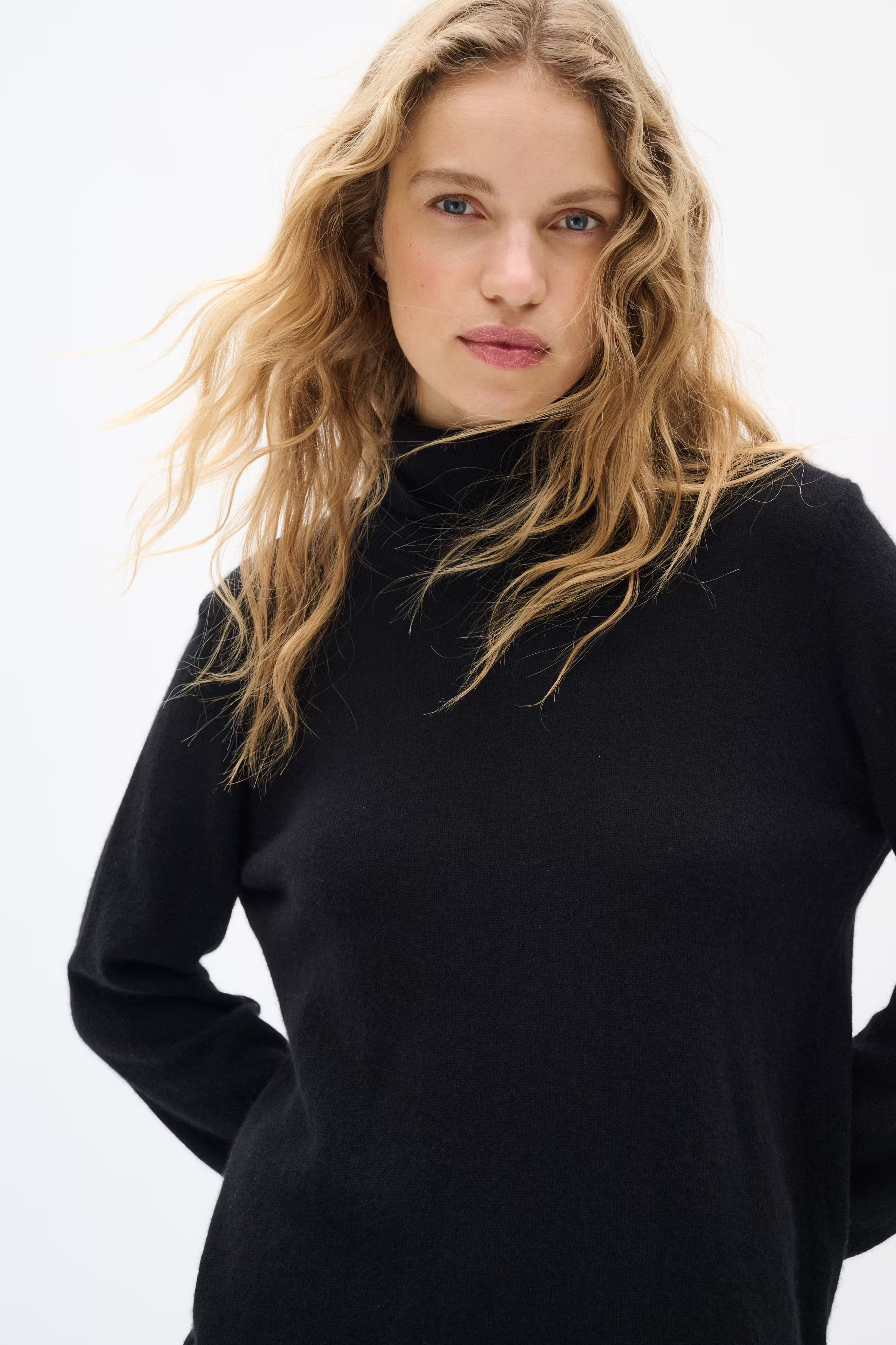 LukkaIW Rollneck Cashmere Pullover LOOKBOOK FRONT 30108211-194008